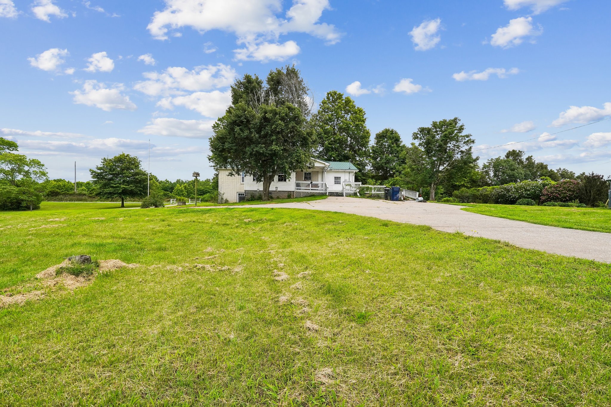 2165 Petty Road Charlotte, TN 37036 - Photo 2 of 75