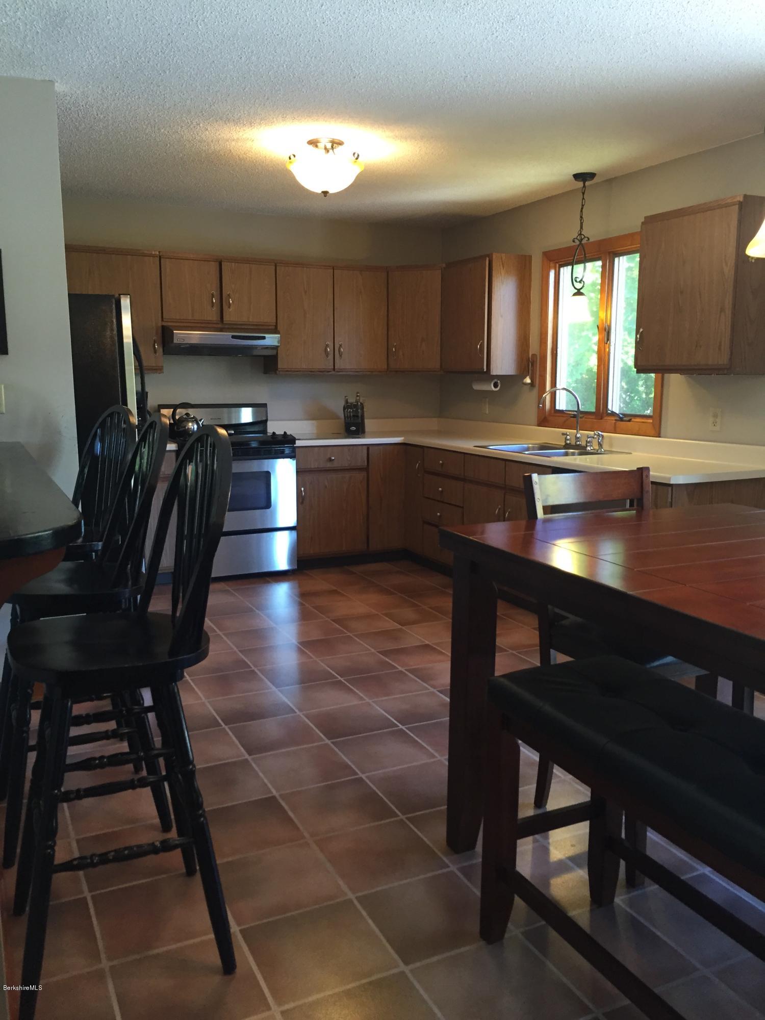 54 Winesap Road Pittsfield, MA 01201 - Photo 8 of 21 54 Winesap 10-12-2015 979