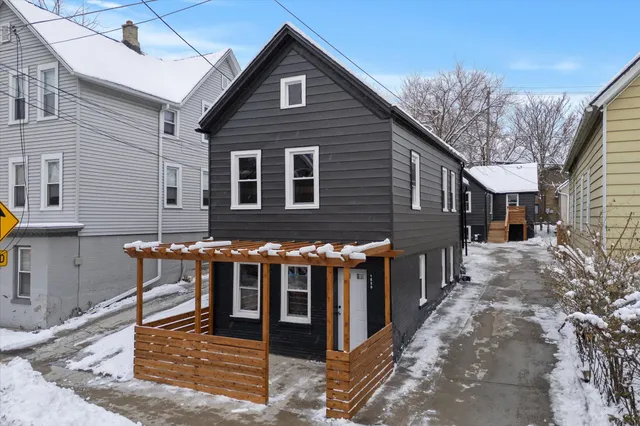 $619,900 | 1850 North Warren Avenue, Milwaukee, WI 53202