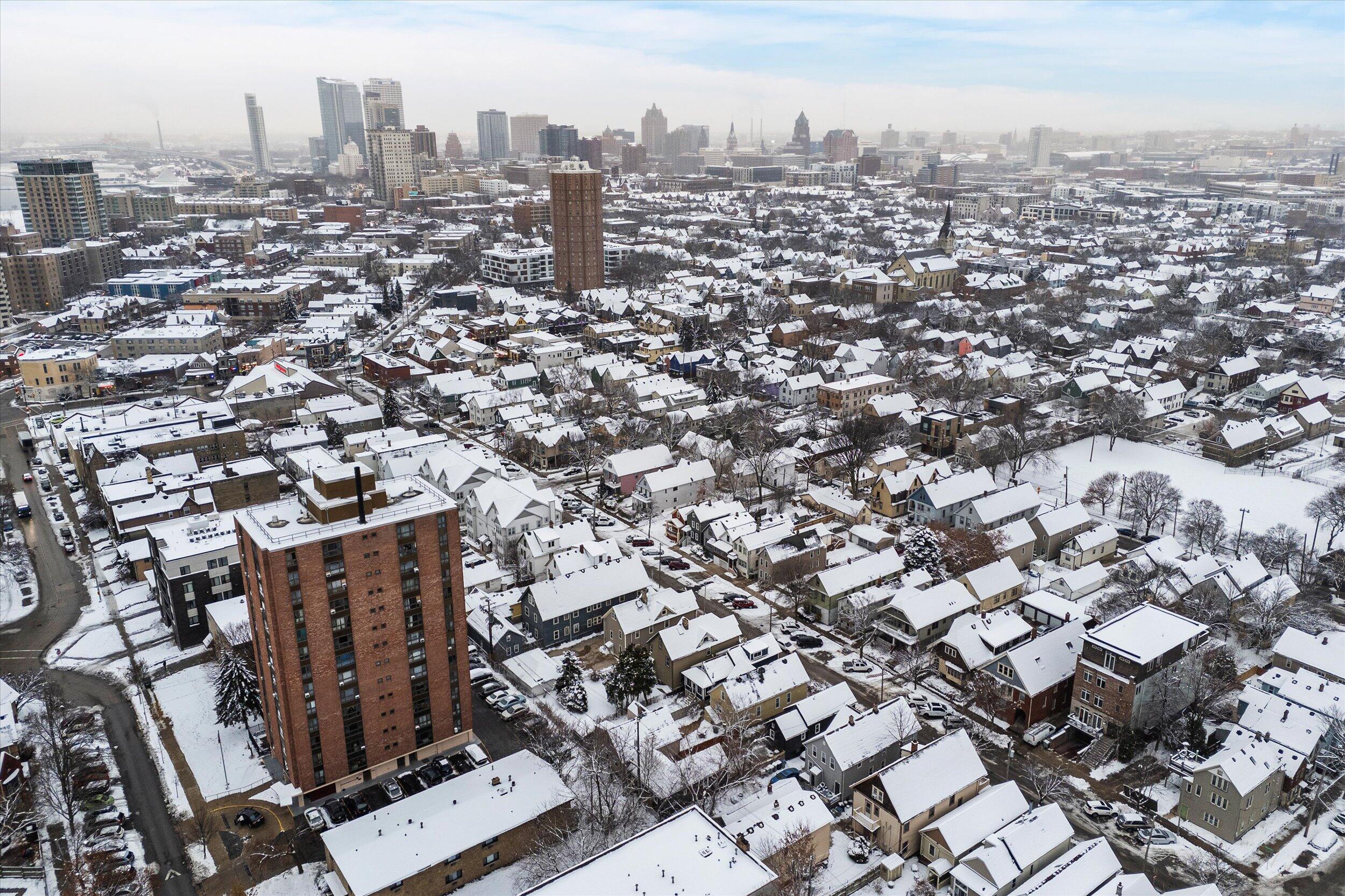 1850 North Warren Avenue Milwaukee, WI 53202 - Photo 11 of 25 Aerial