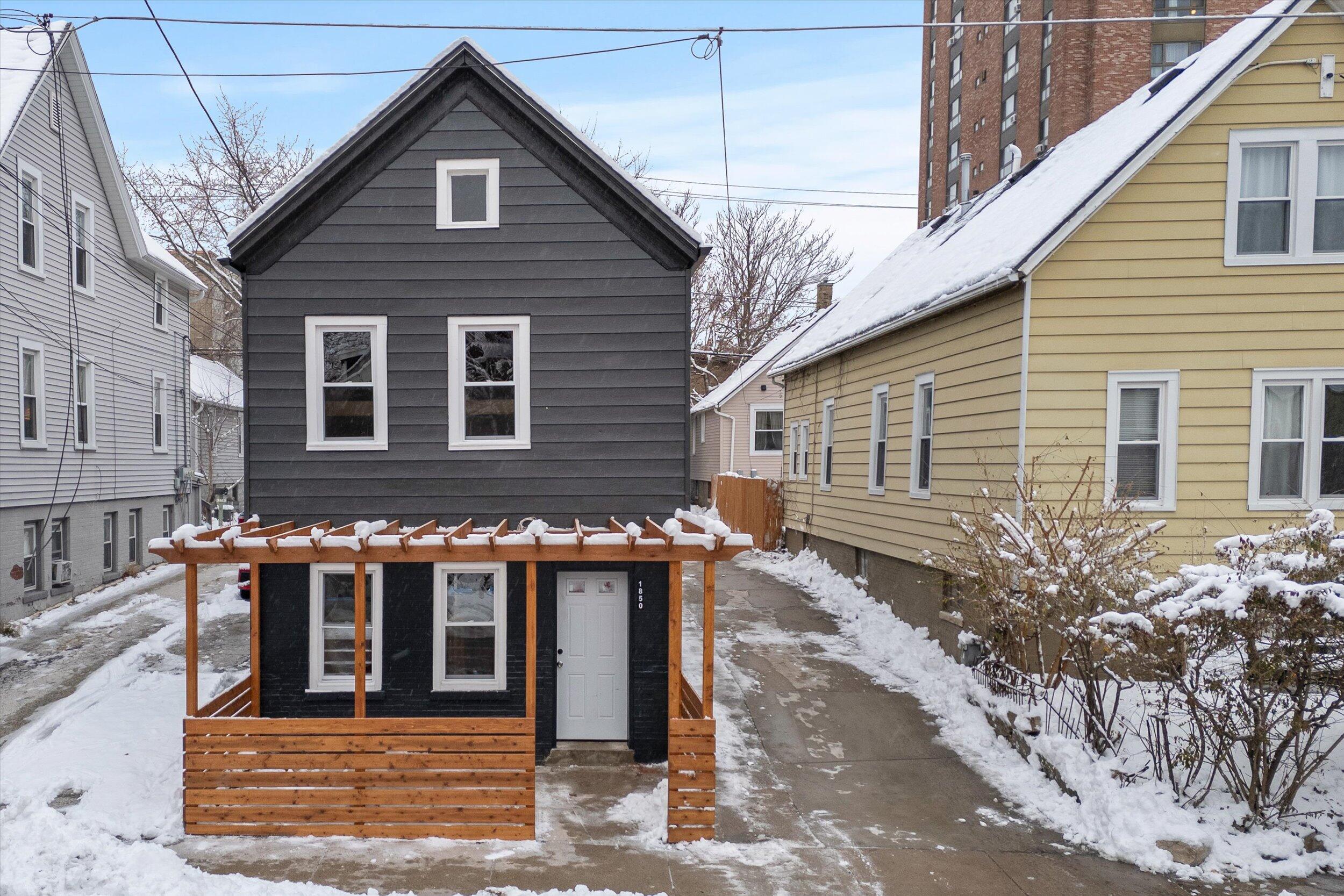 1850 North Warren Avenue Milwaukee, WI 53202 - Photo 2 of 25 Front House