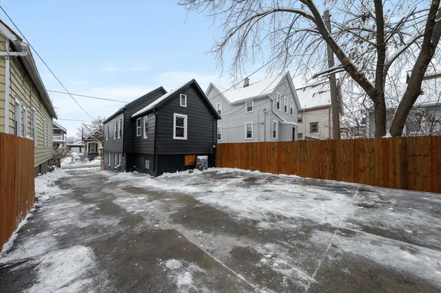 $619,900 | 1850 North Warren Avenue, Milwaukee, WI 53202