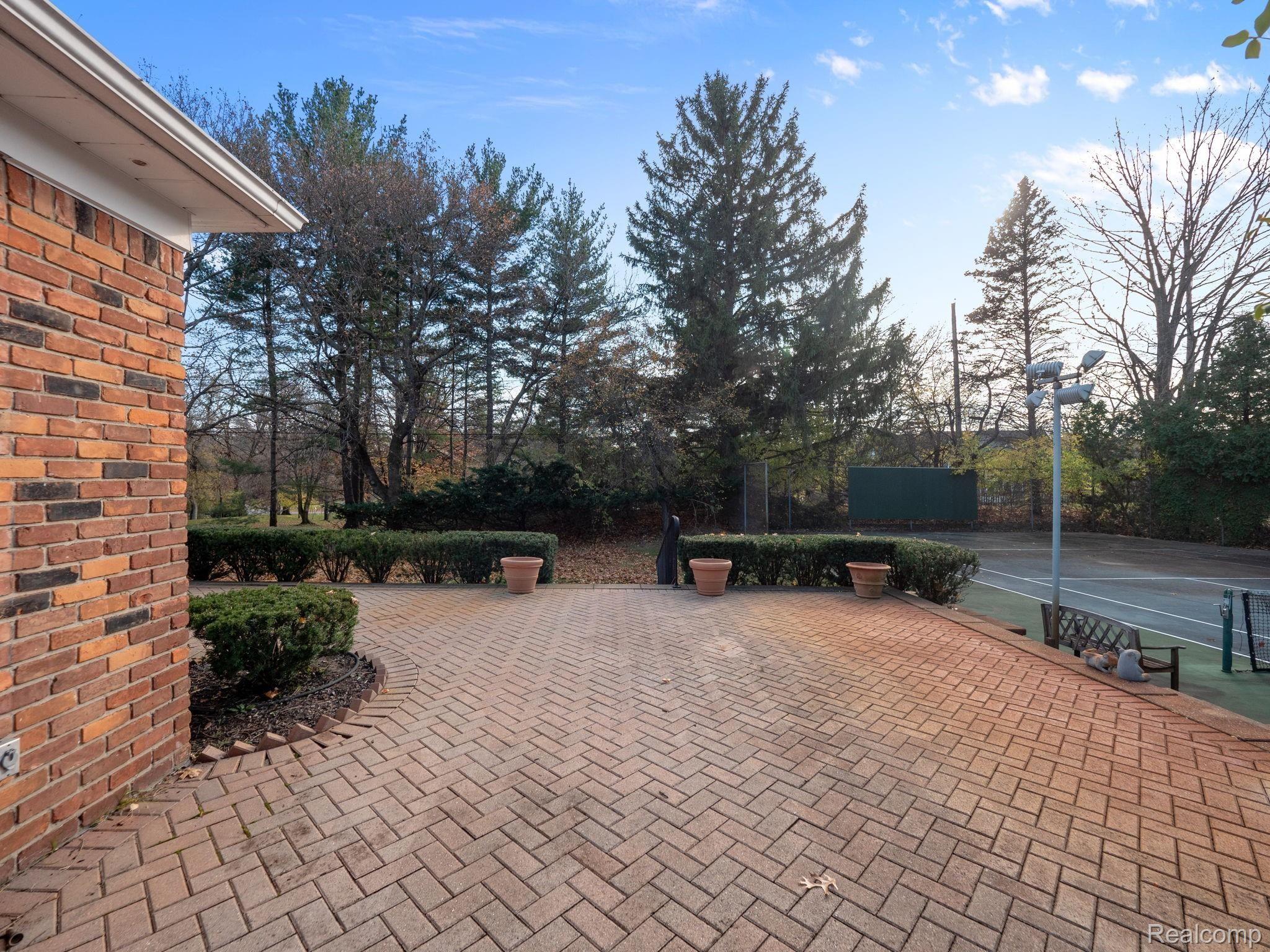 26475 Woodlore Road Franklin, MI 48025 - Photo 26 of 31 74-web-or-mls-P1788098.jpg