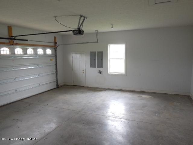 2611 Dawson Ridge Road La Grange, KY 40031 - Photo 22 of 29 garage