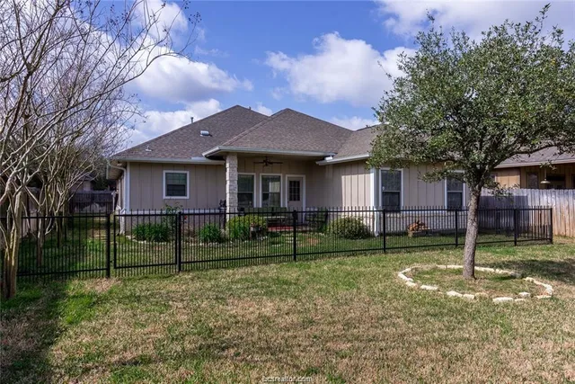 a view of a yard in front of a house