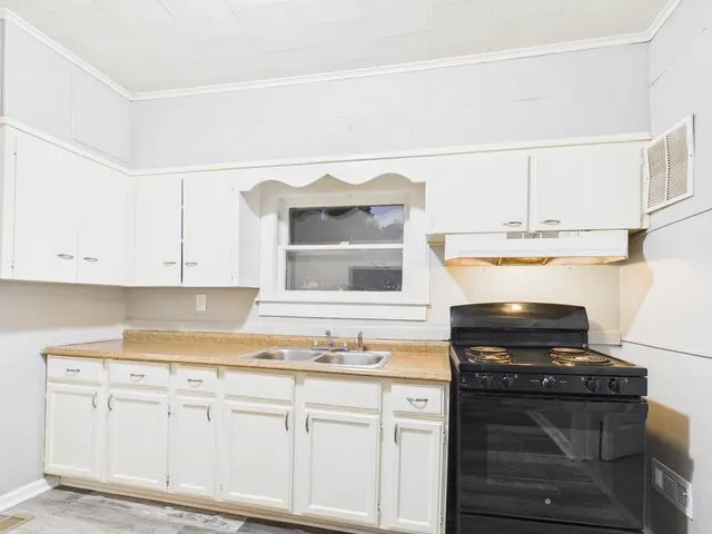 $115,000 | 409 East 8th Street, Pittsburg, KS 66762