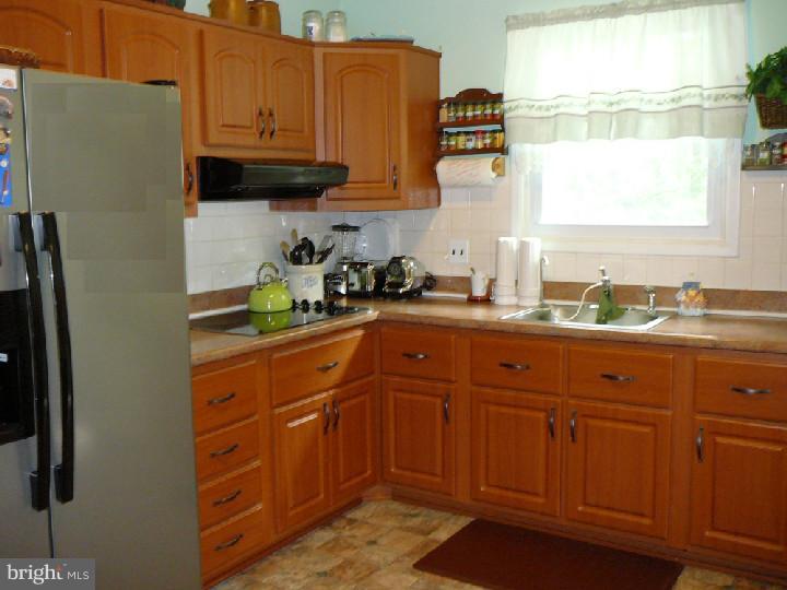 514 Howard Road Cherry Hill, NJ 08034 - Photo 8 of 25
