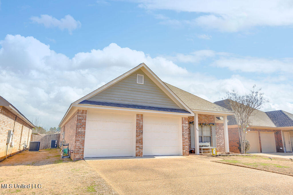 646 Westhill Road Brandon, MS 39042 - Photo 3 of 37 R6__28951 (1)