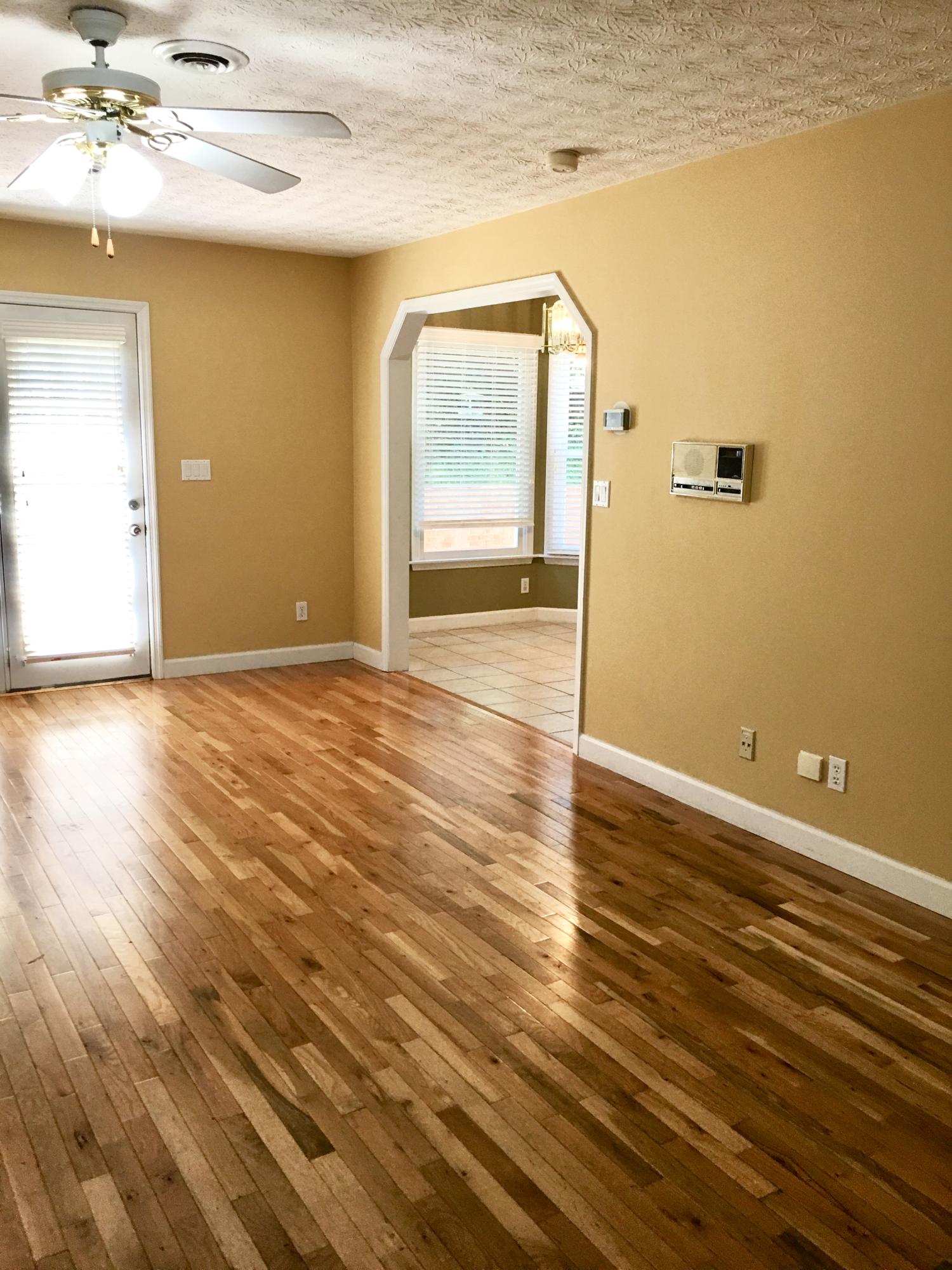 117 Capital Circle Oak Ridge, TN 37830 - Photo 12 of 40 LR/Patio Dr