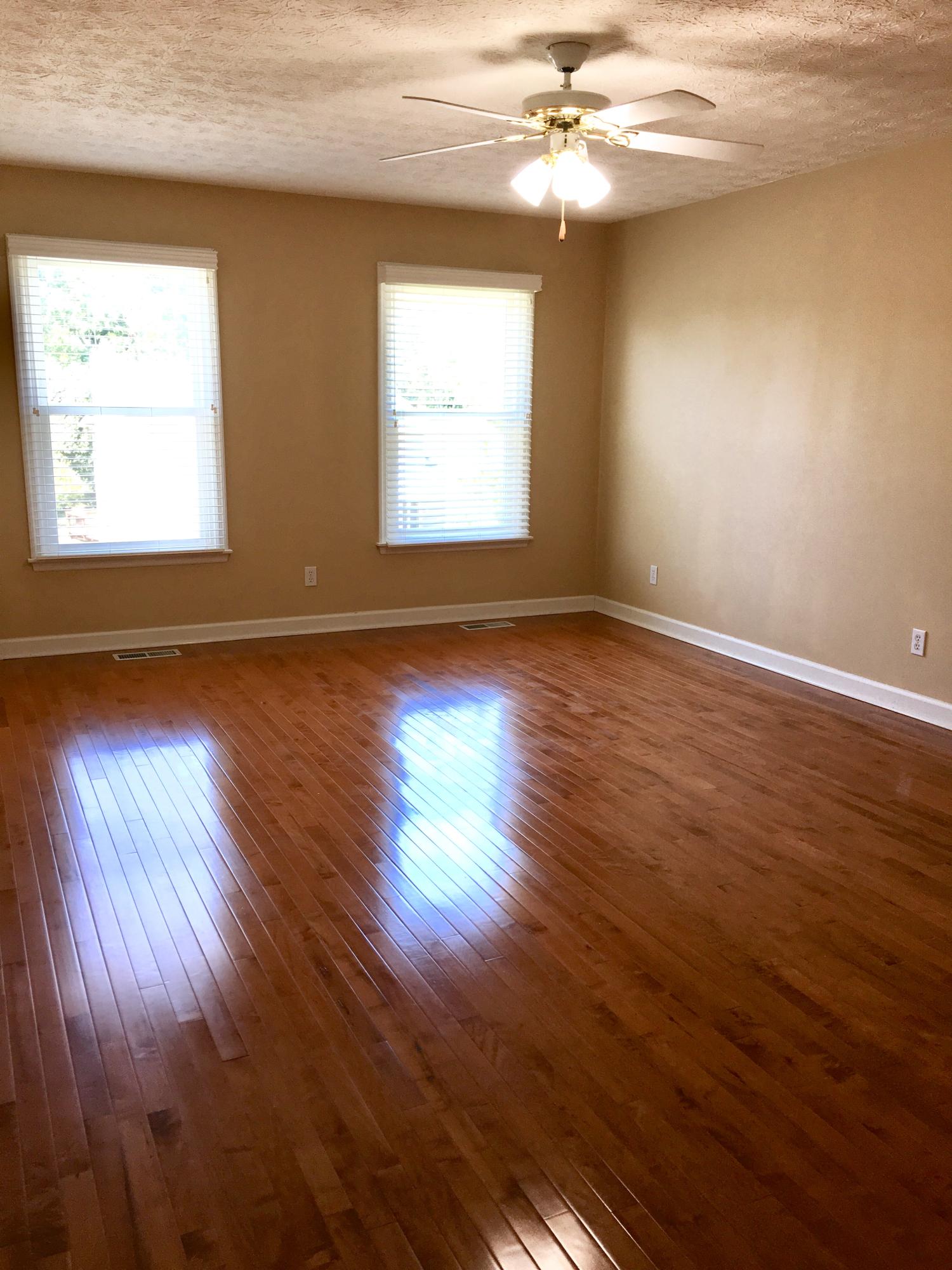 117 Capital Circle Oak Ridge, TN 37830 - Photo 20 of 40 Master Bedroom