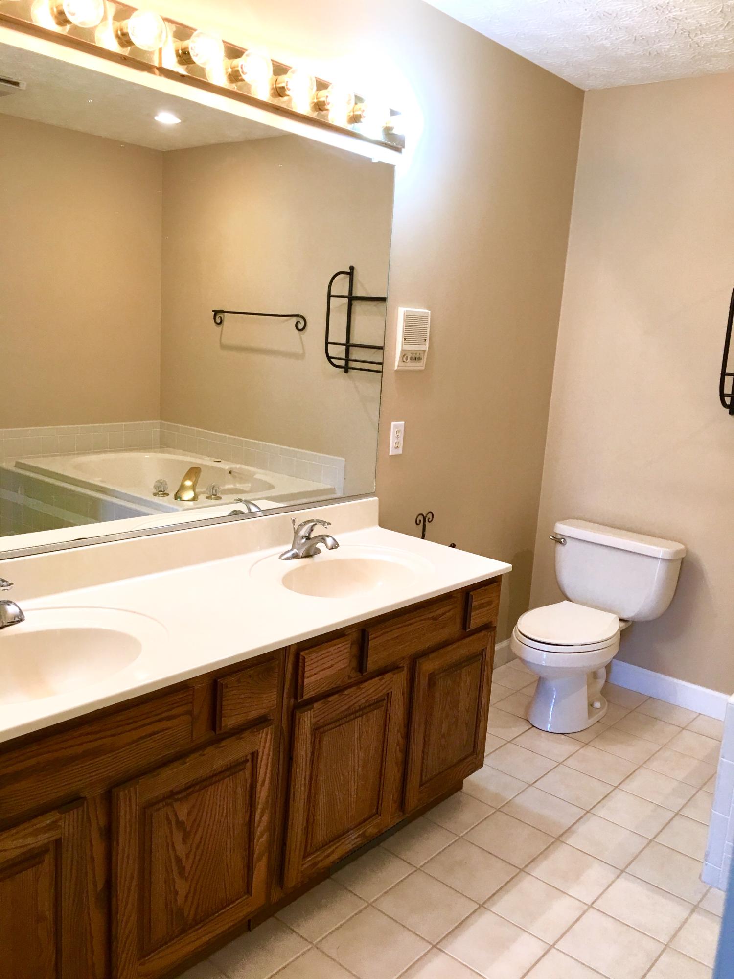 117 Capital Circle Oak Ridge, TN 37830 - Photo 21 of 40 Master Bathroom