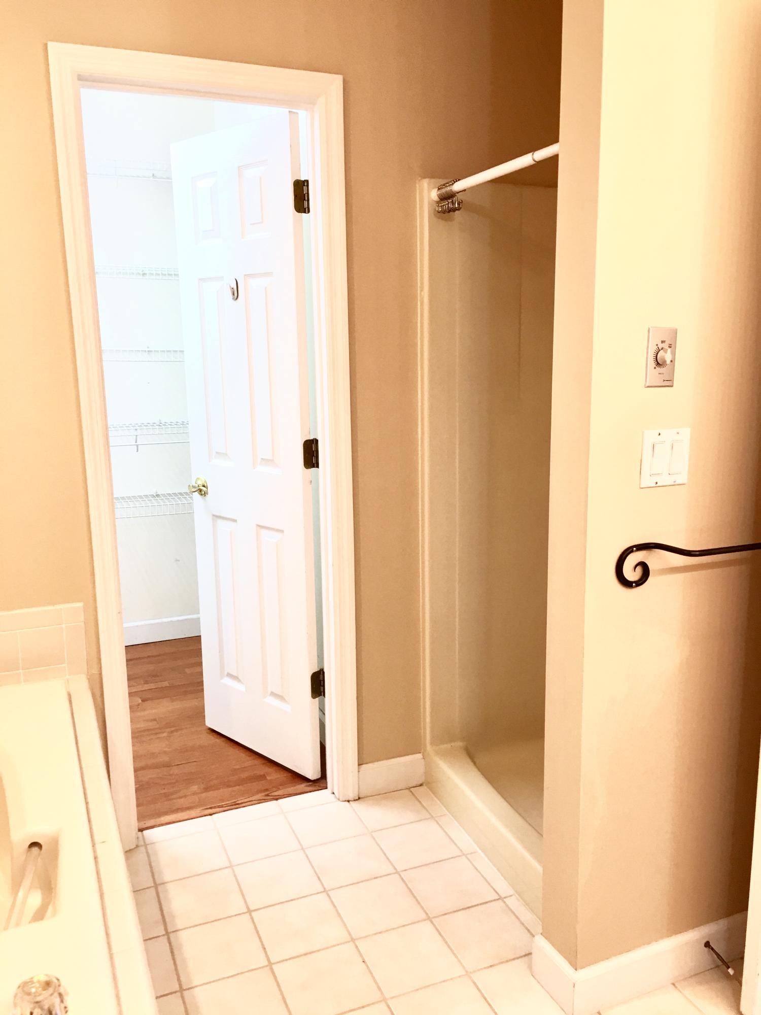 117 Capital Circle Oak Ridge, TN 37830 - Photo 22 of 40 Master Bath-Shower-Jacuzzi