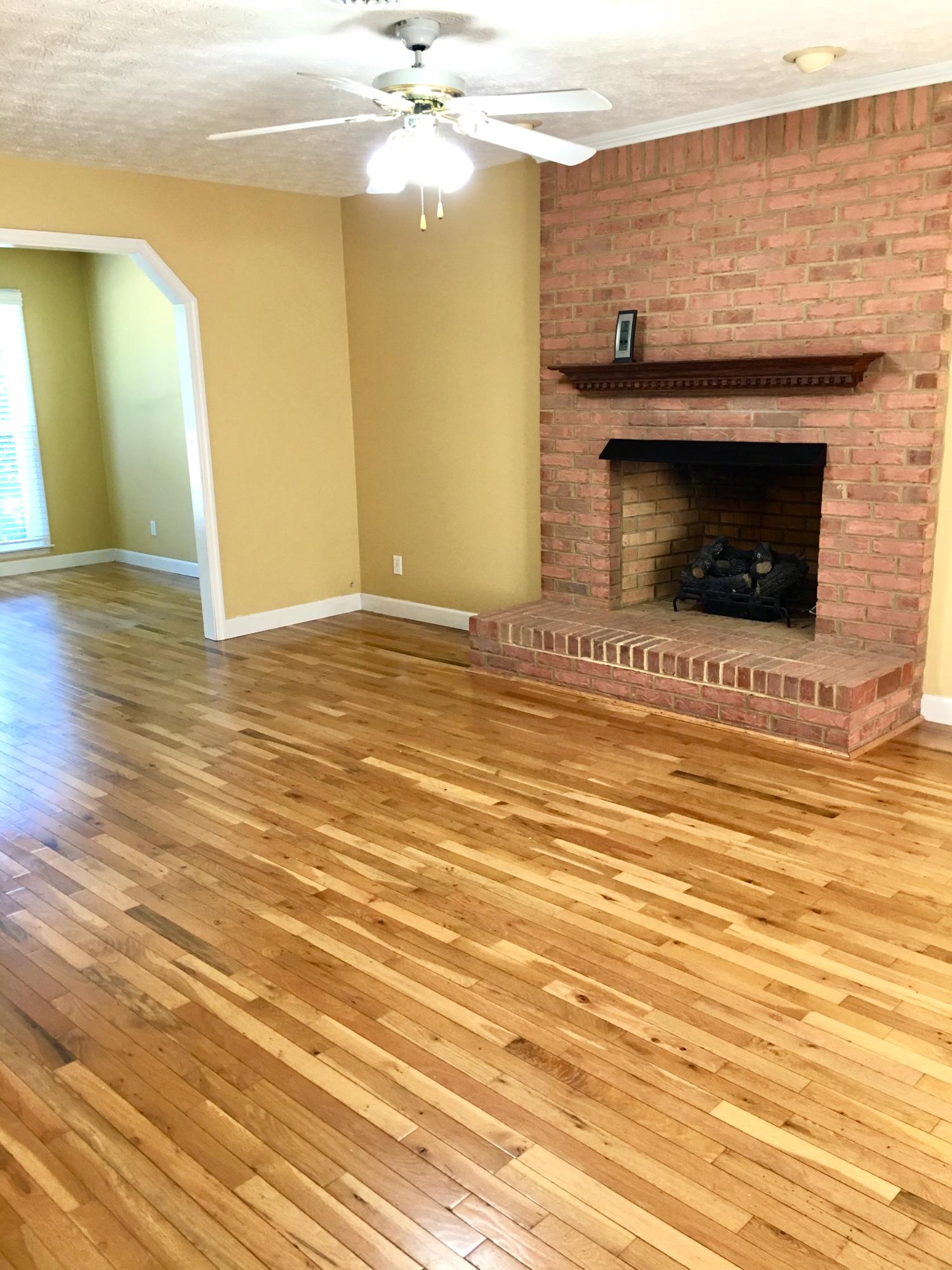 117 Capital Circle Oak Ridge, TN 37830 - Photo 9 of 40 Living Room