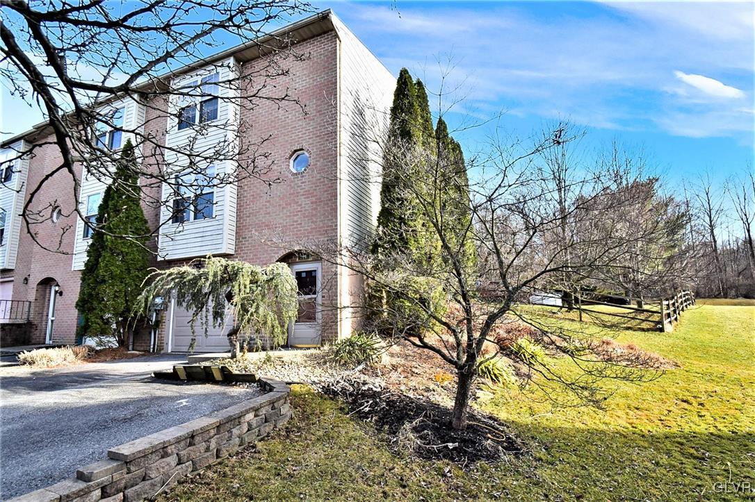 274 Ridgeview Drive Alburtis, PA 18011 - Photo 2 of 27 Gallery Image 2