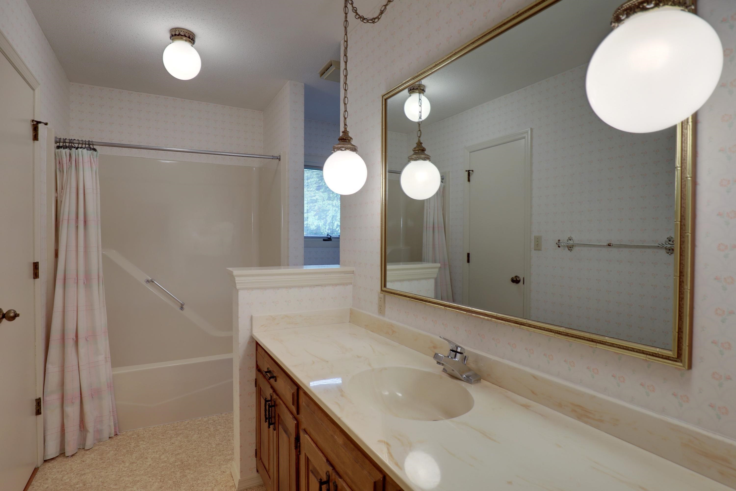 419 Spring Lake Drive Quincy, IL 62305 - Photo 14 of 39