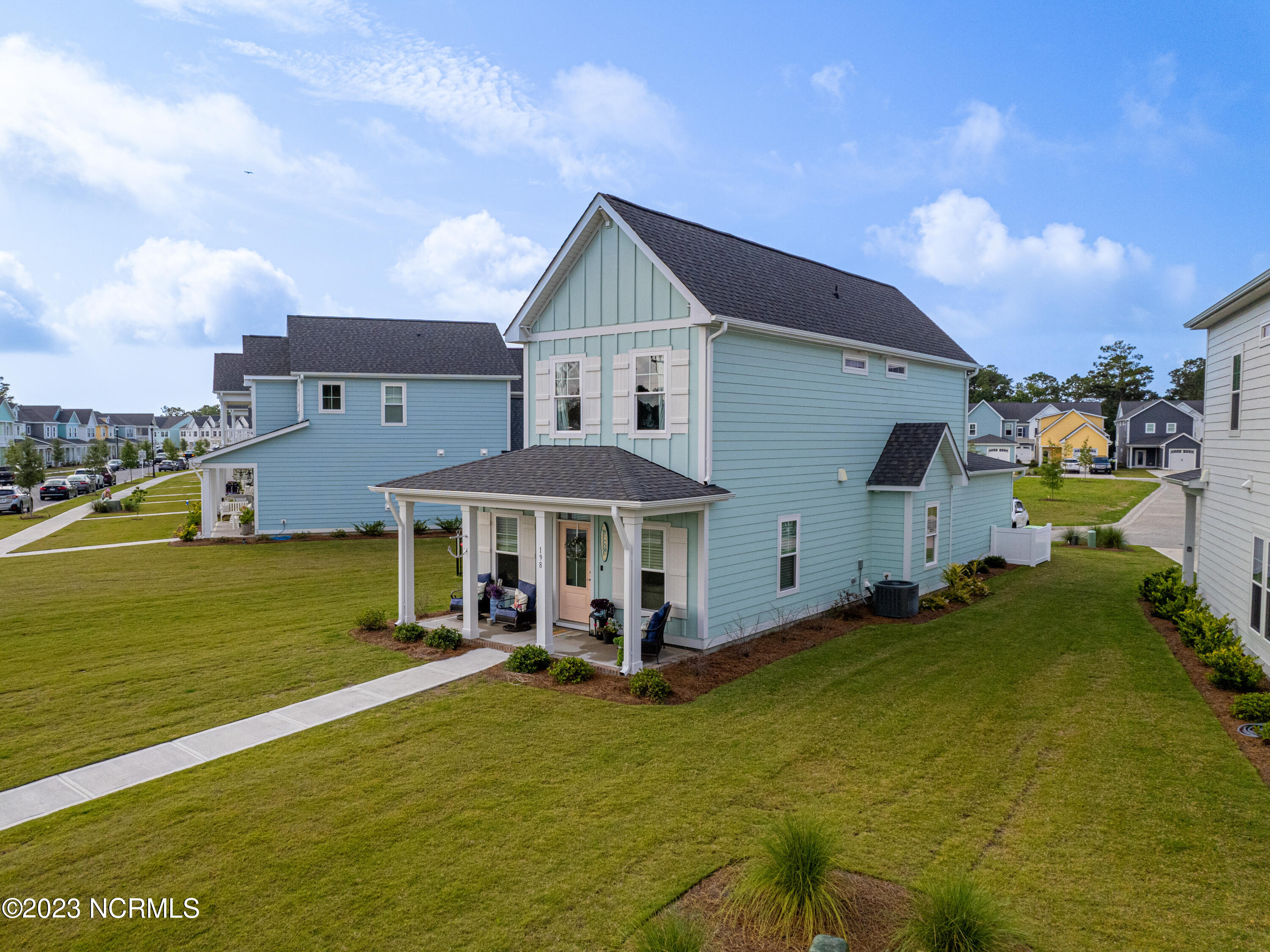 198 Freedom Park Road Beaufort, NC 28516 - Photo 2 of 32 198_Freedom_Exterior03