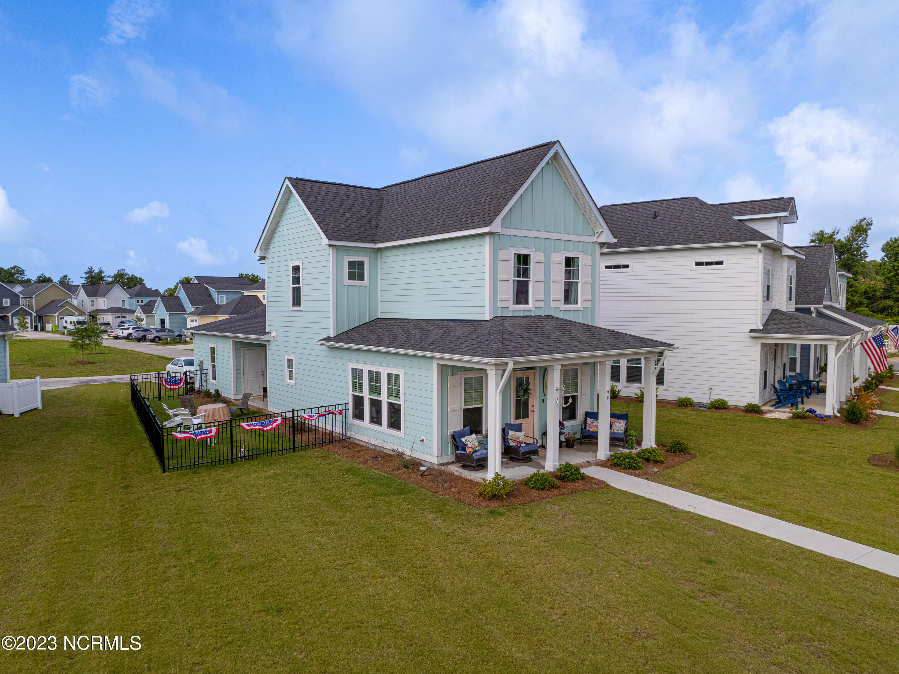 198 Freedom Park Road Beaufort, NC 28516 - Photo 3 of 32 198_Freedom_Exterior04