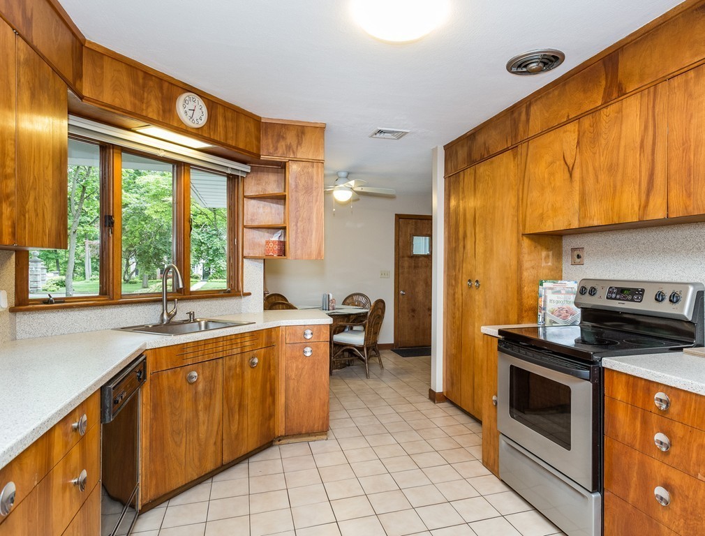6 Meadowbrook Road Longmeadow, MA 01106 - Photo 14 of 30 Gallery Image 14