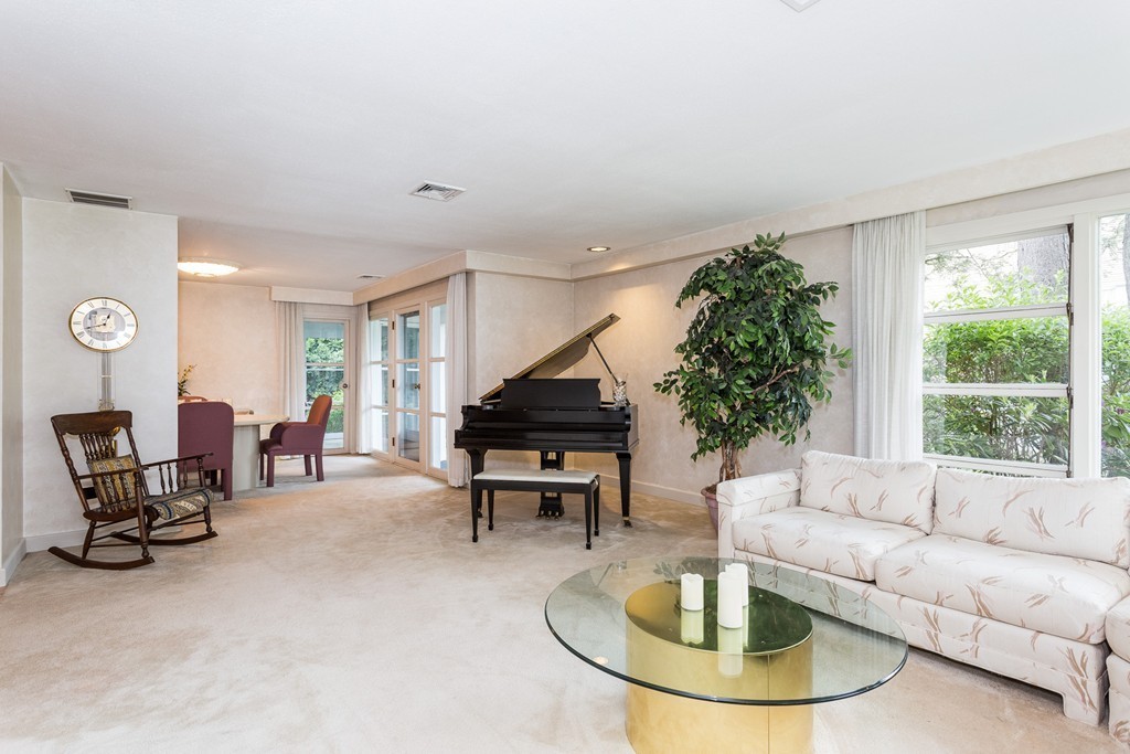 6 Meadowbrook Road Longmeadow, MA 01106 - Photo 9 of 30 Gallery Image 9