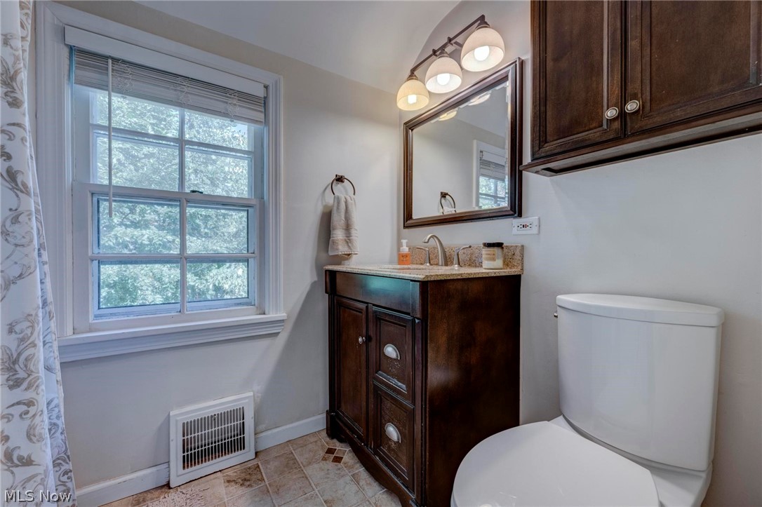 4157 Delroy Road Cleveland, OH 44121 - Photo 21 of 34