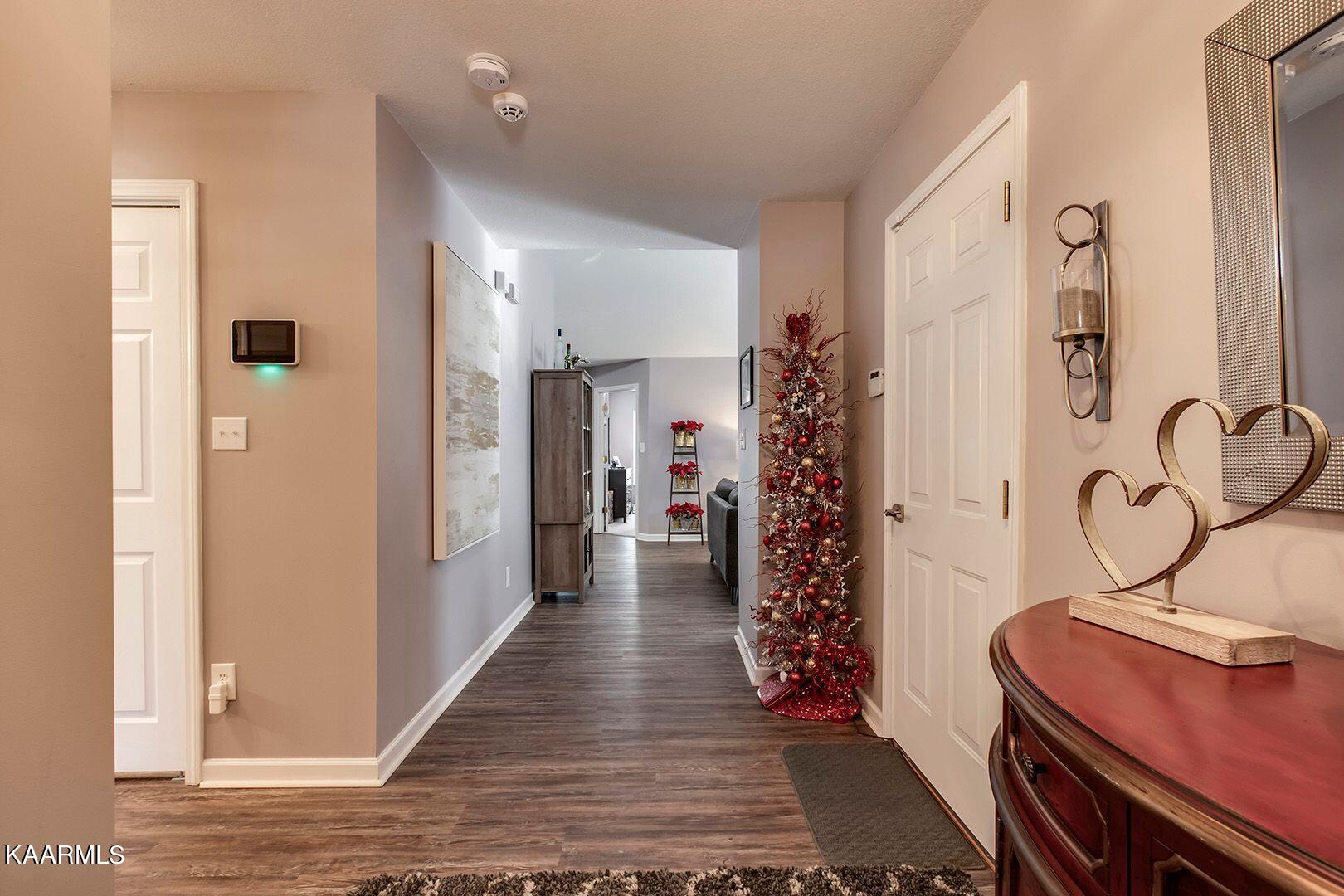 930 Spring Park Road Knoxville, TN 37914 - Photo 2 of 21 Entry way