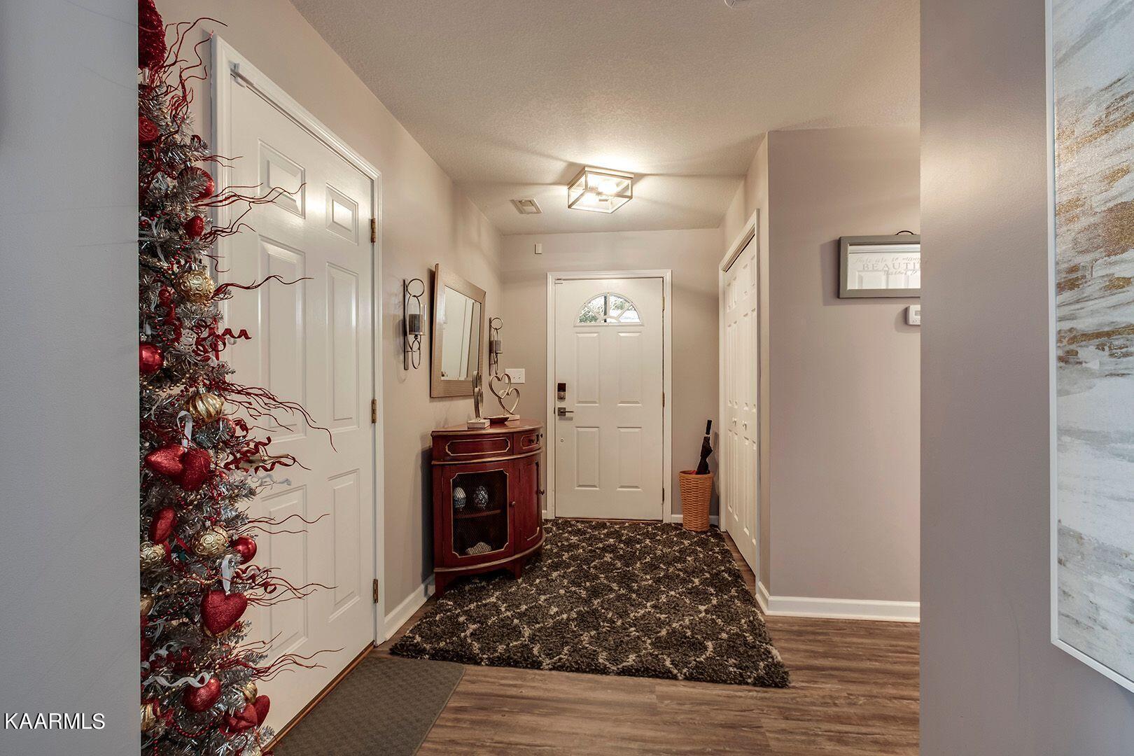 930 Spring Park Road Knoxville, TN 37914 - Photo 3 of 21 Front door entry way