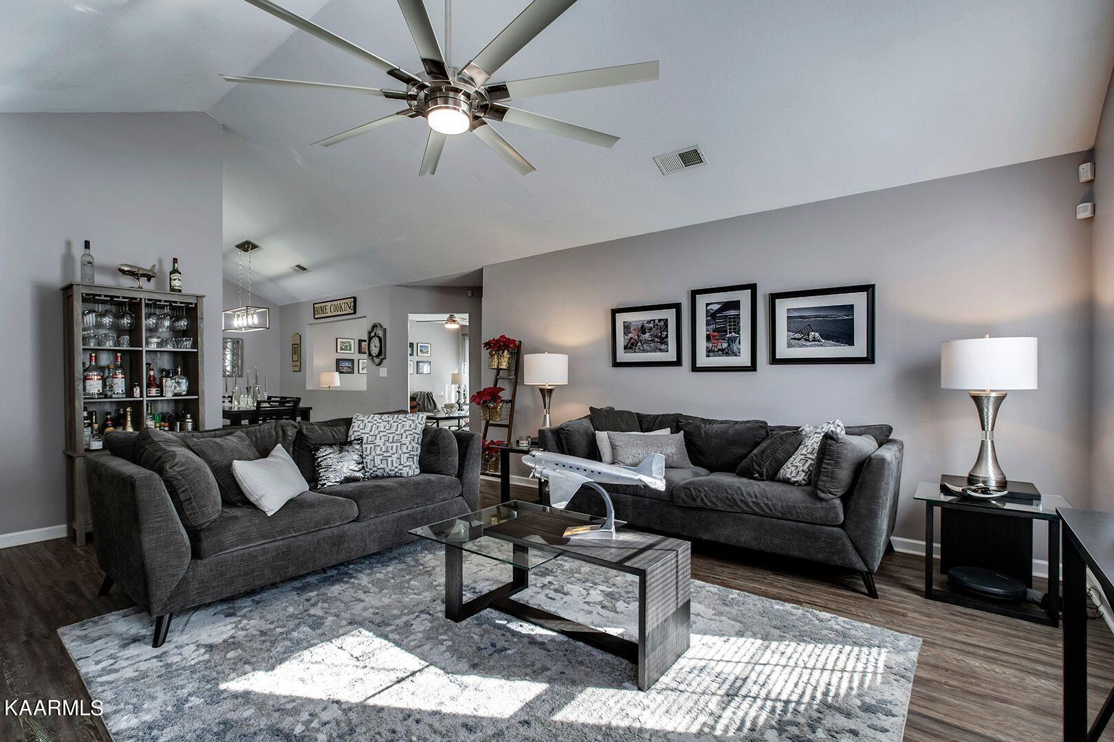 930 Spring Park Road Knoxville, TN 37914 - Photo 4 of 21 Living room