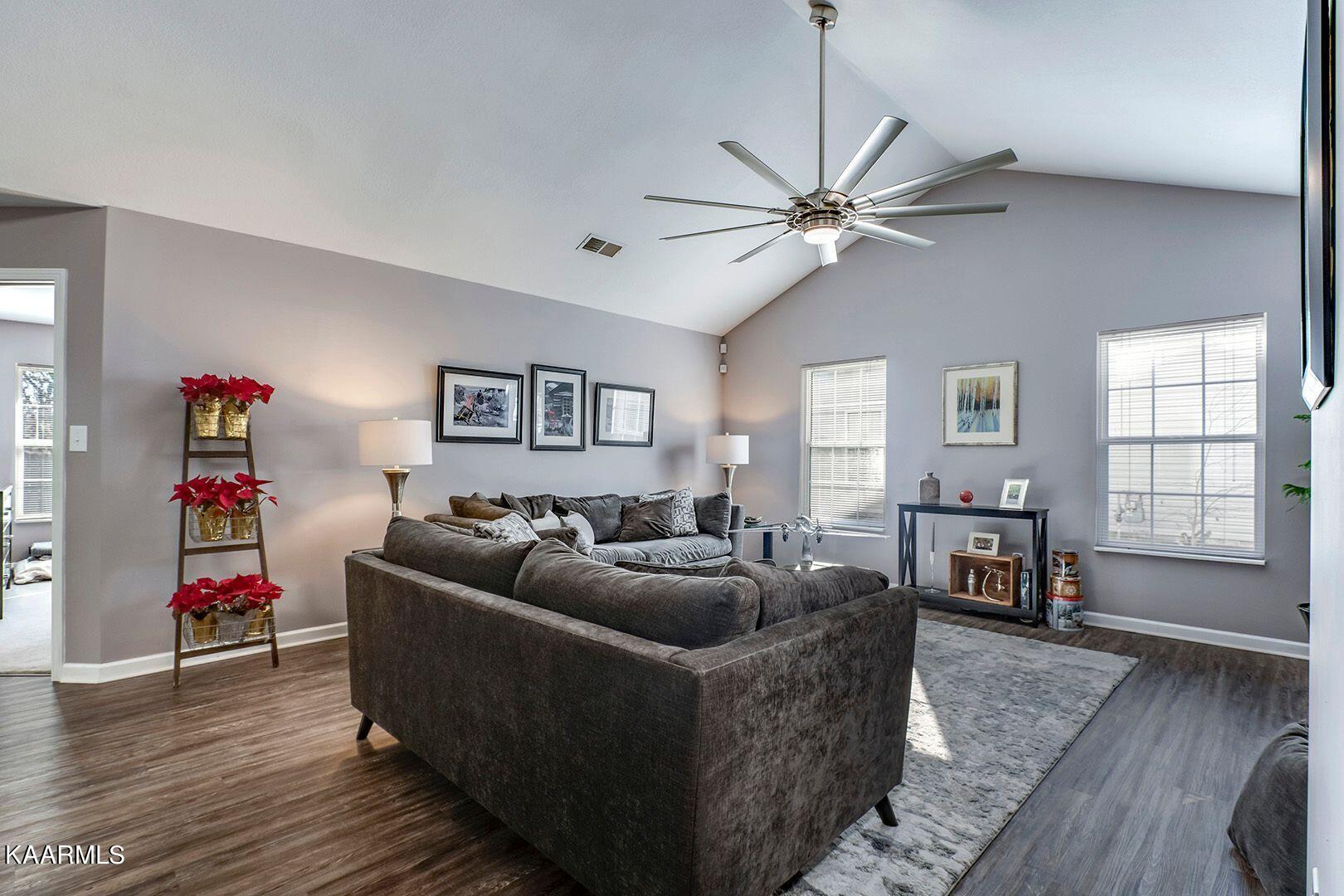 930 Spring Park Road Knoxville, TN 37914 - Photo 6 of 21 Living room