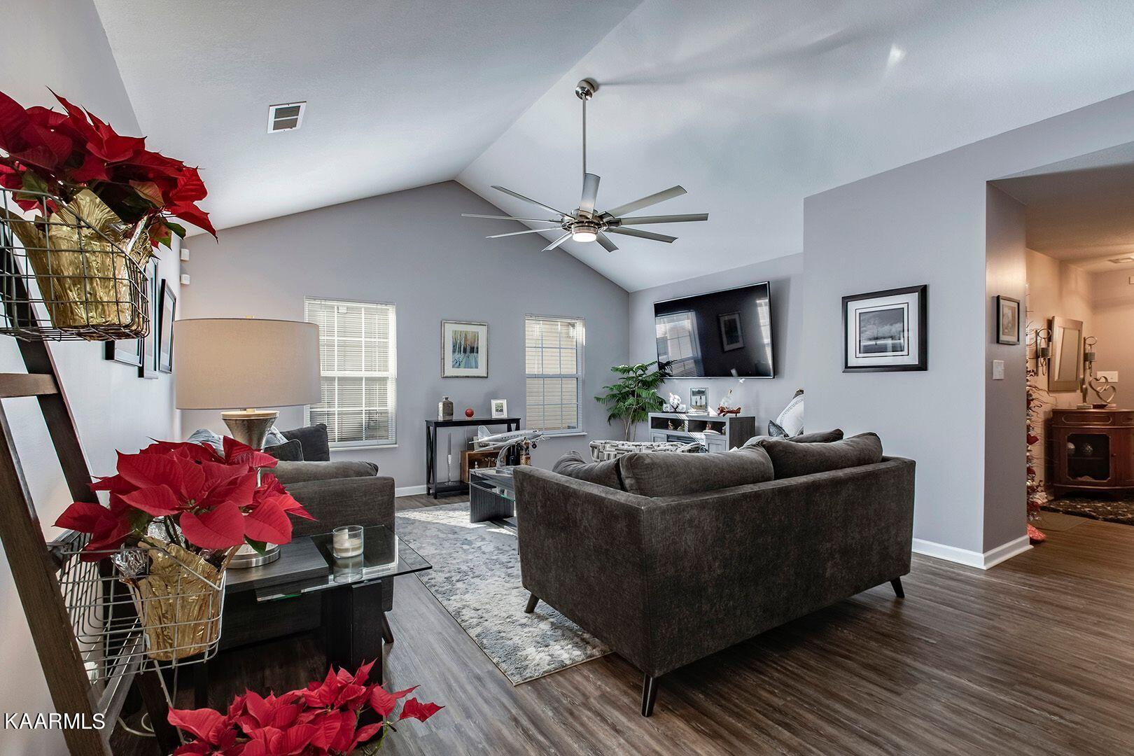 930 Spring Park Road Knoxville, TN 37914 - Photo 7 of 21 Living room entry way