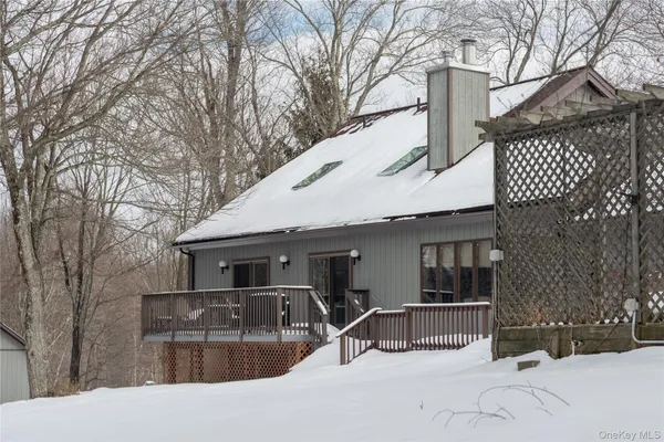 a view of road with a trees