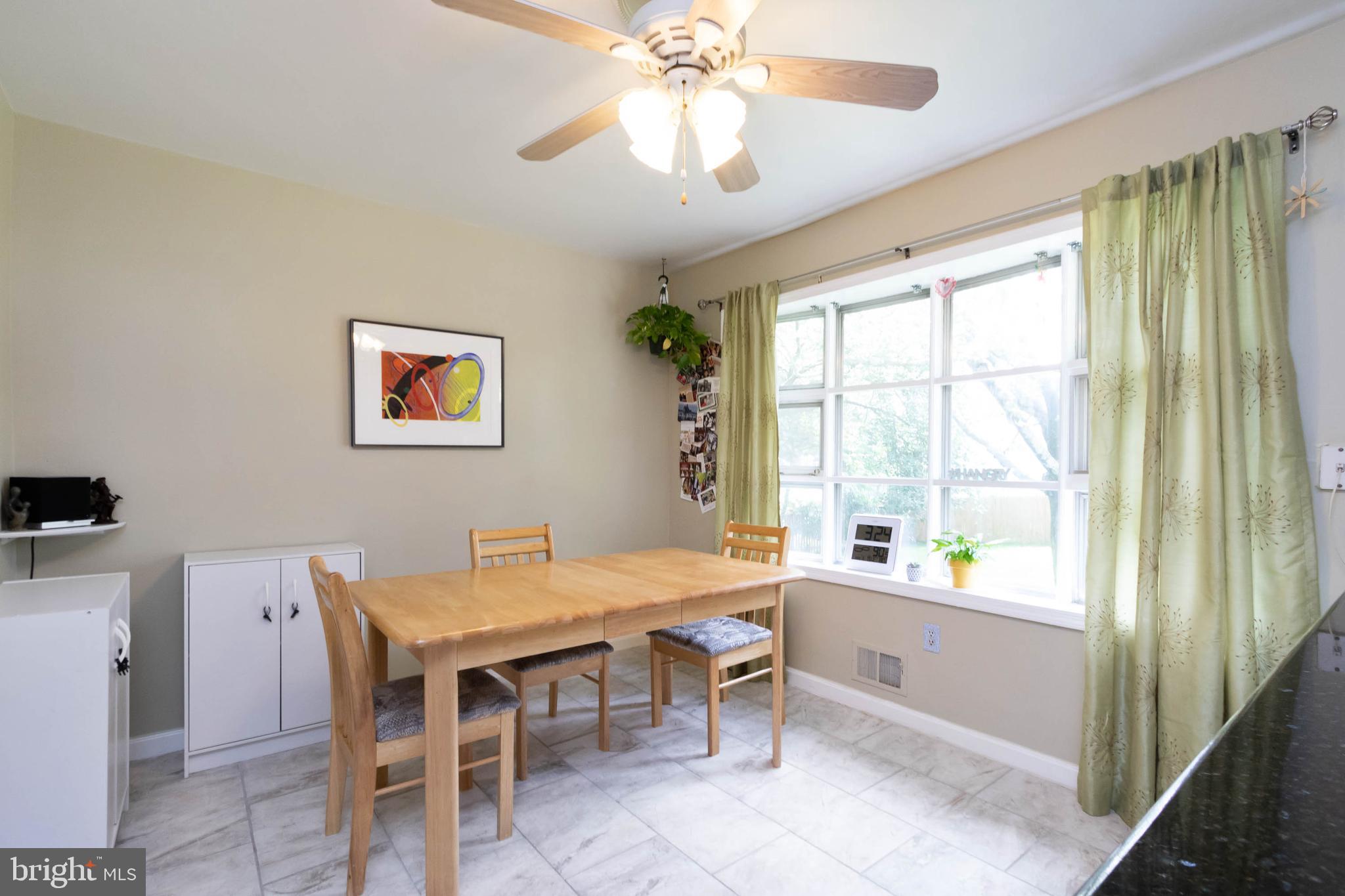 3132 Flintlock Road Fairfax, VA 22030 - Photo 12 of 37 Kitchen table Space