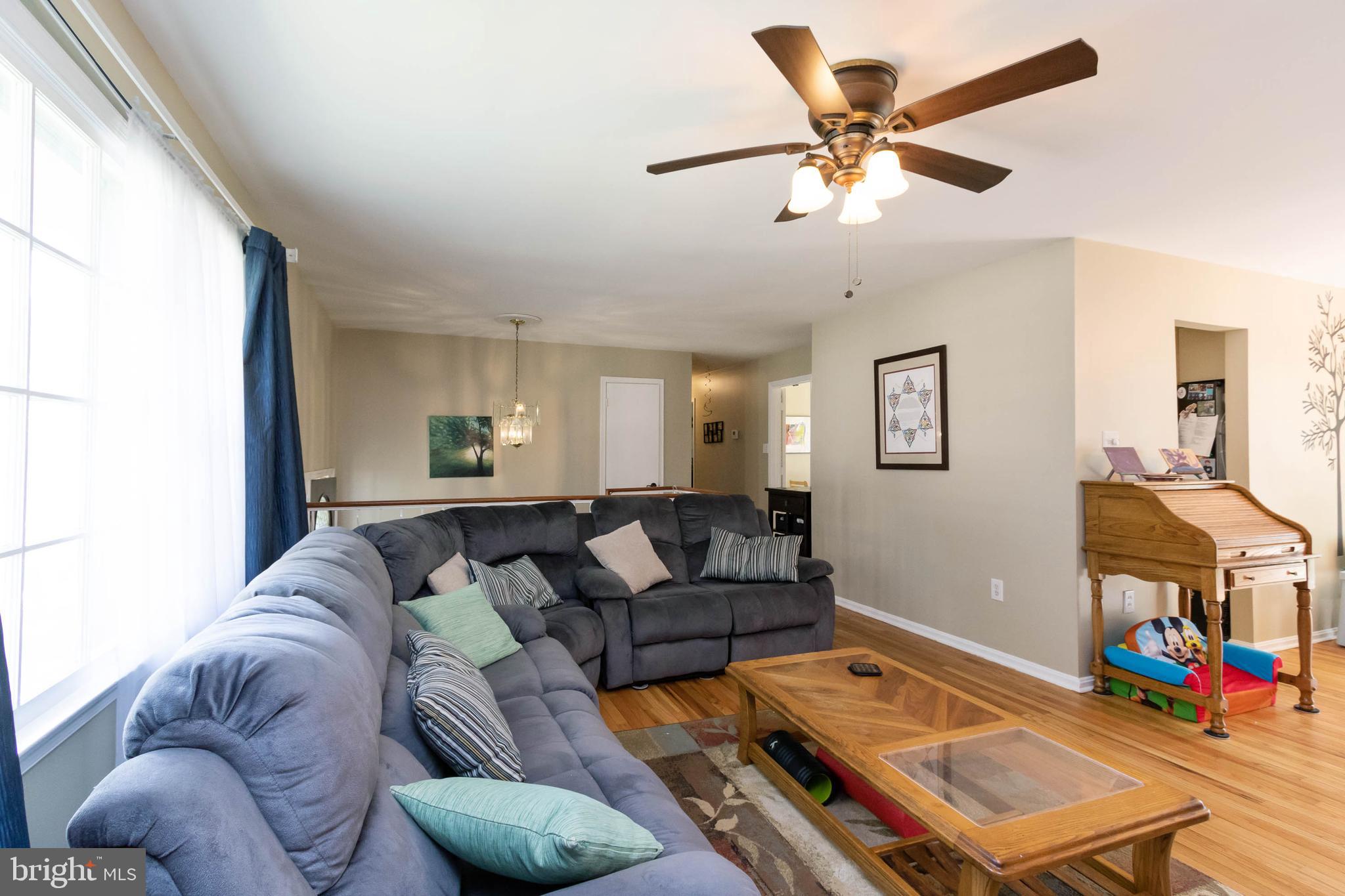 3132 Flintlock Road Fairfax, VA 22030 - Photo 4 of 37 Living Room