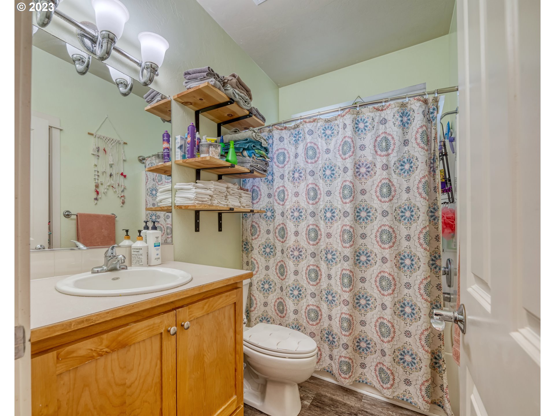 266 South 67th Court Springfield, OR 97478 - Photo 13 of 27 Bathroom