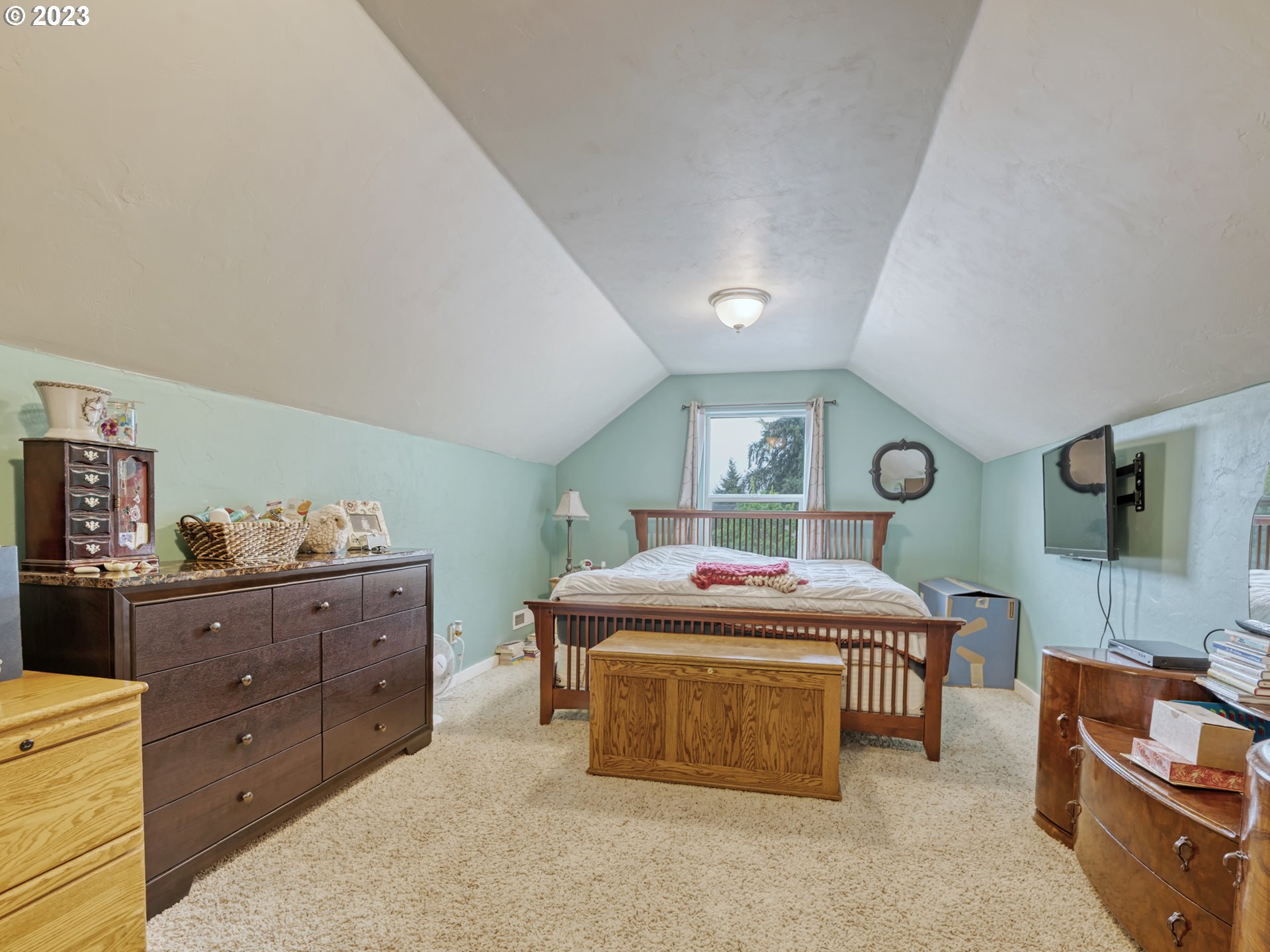 266 South 67th Court Springfield, OR 97478 - Photo 19 of 27 Bedroom