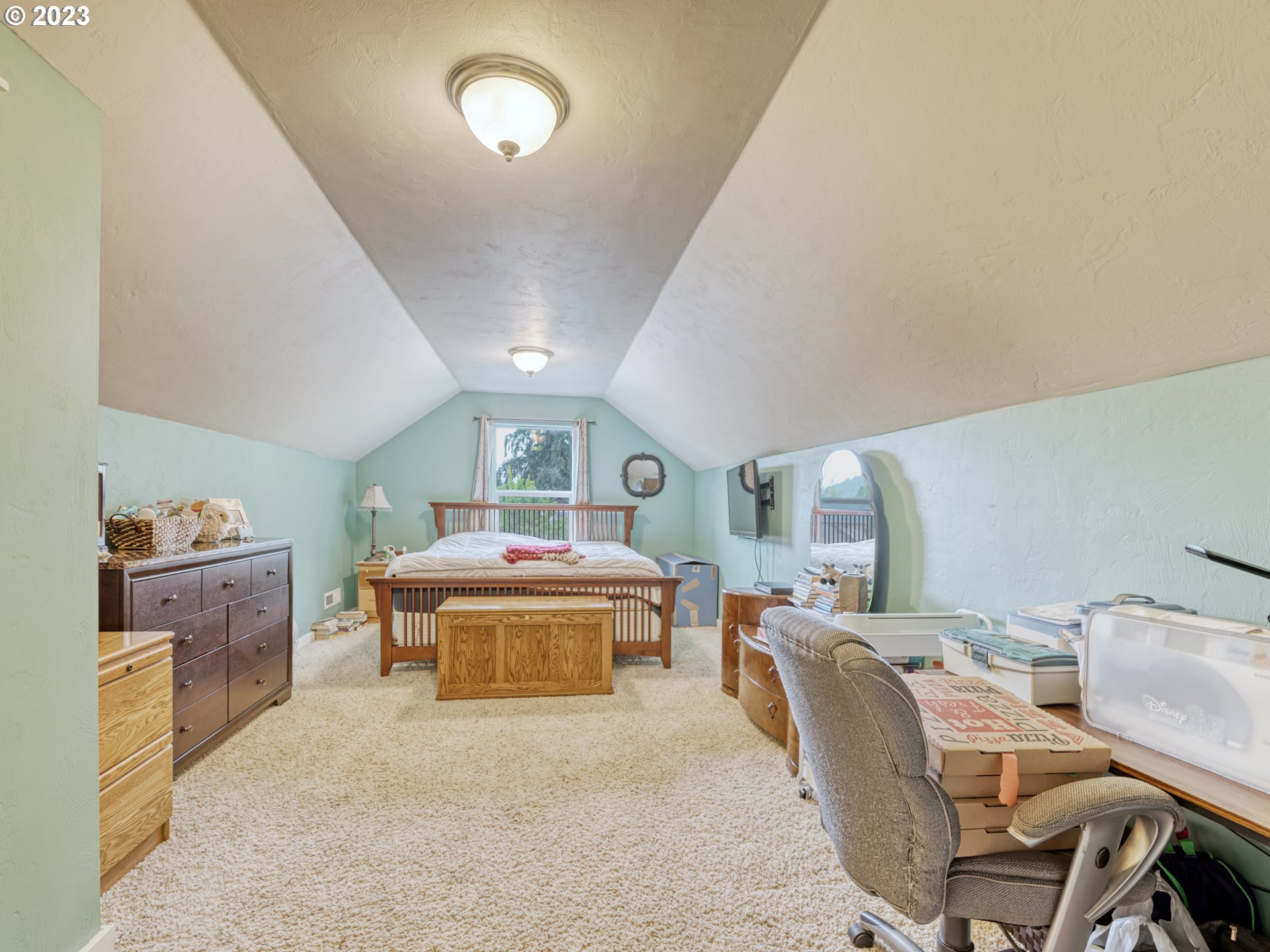 266 South 67th Court Springfield, OR 97478 - Photo 20 of 27 Bedroom