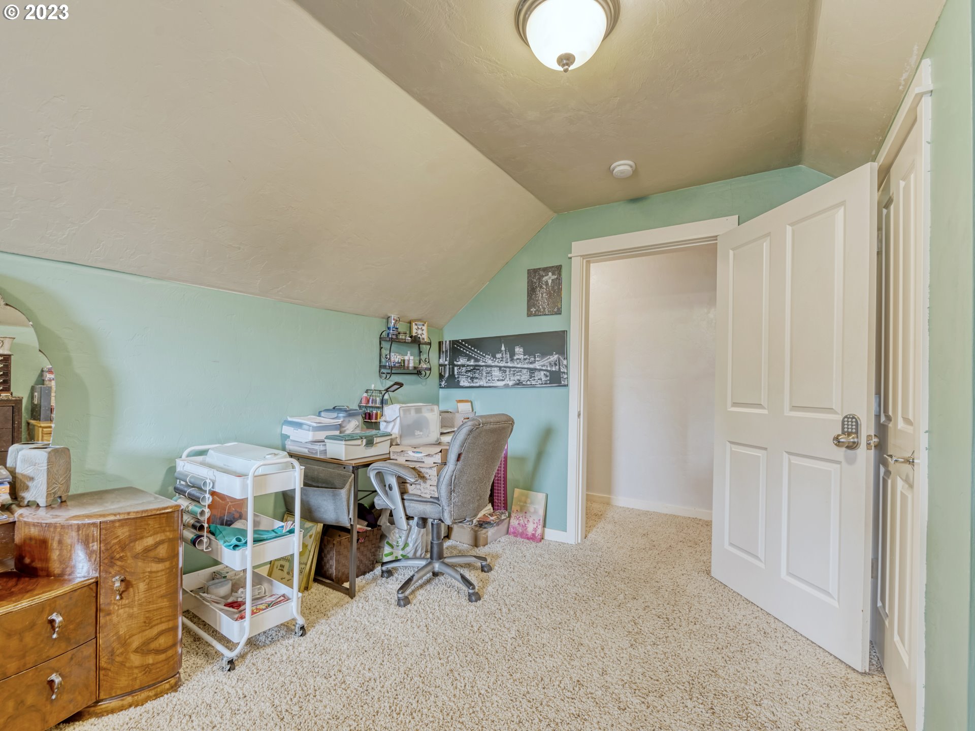 266 South 67th Court Springfield, OR 97478 - Photo 21 of 27 Bedroom