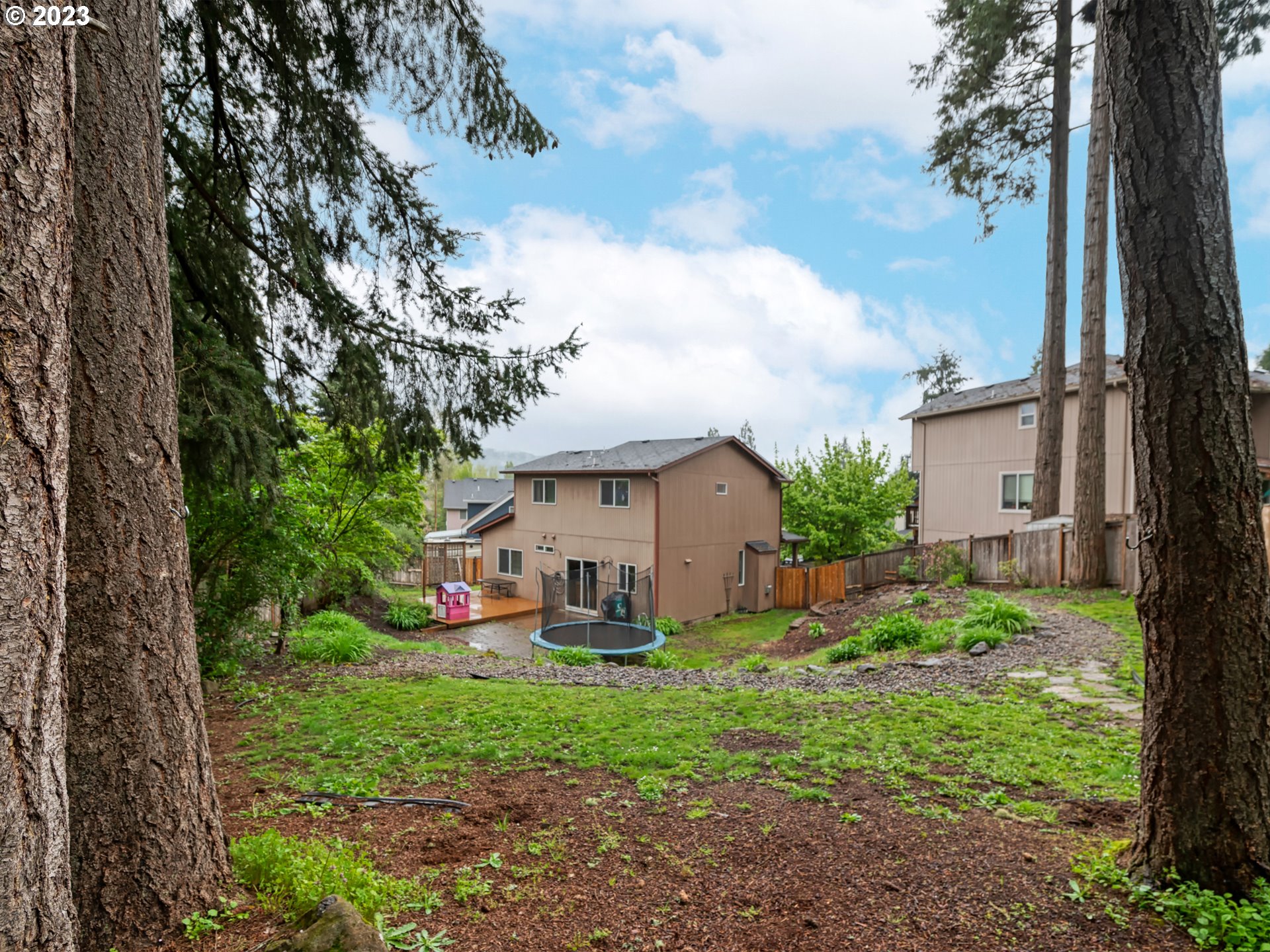 266 South 67th Court Springfield, OR 97478 - Photo 22 of 27 Backyard
