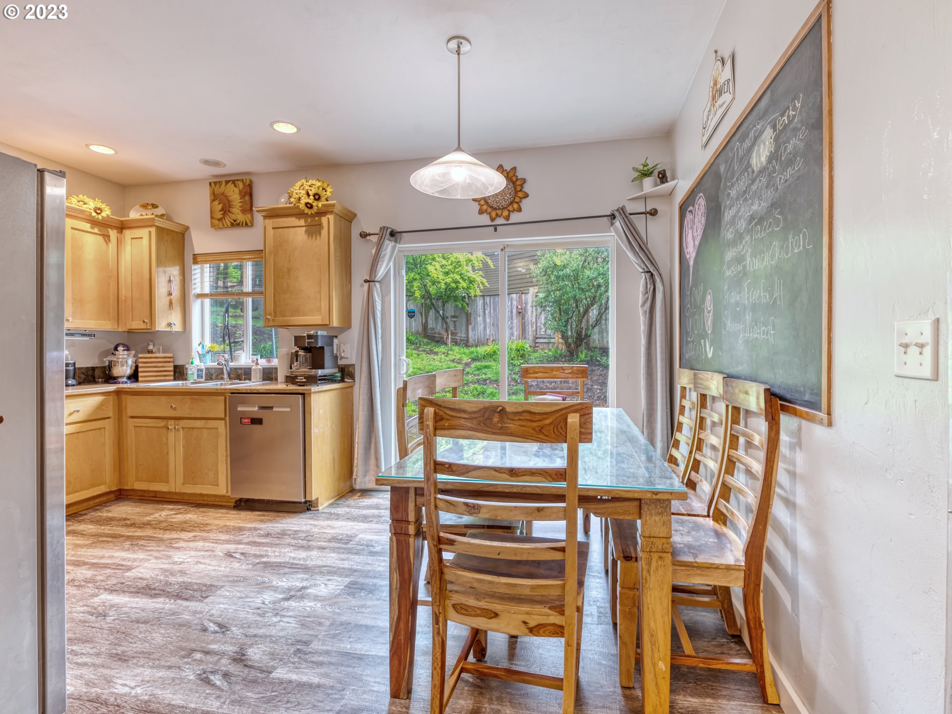 266 South 67th Court Springfield, OR 97478 - Photo 3 of 27 Dining Area