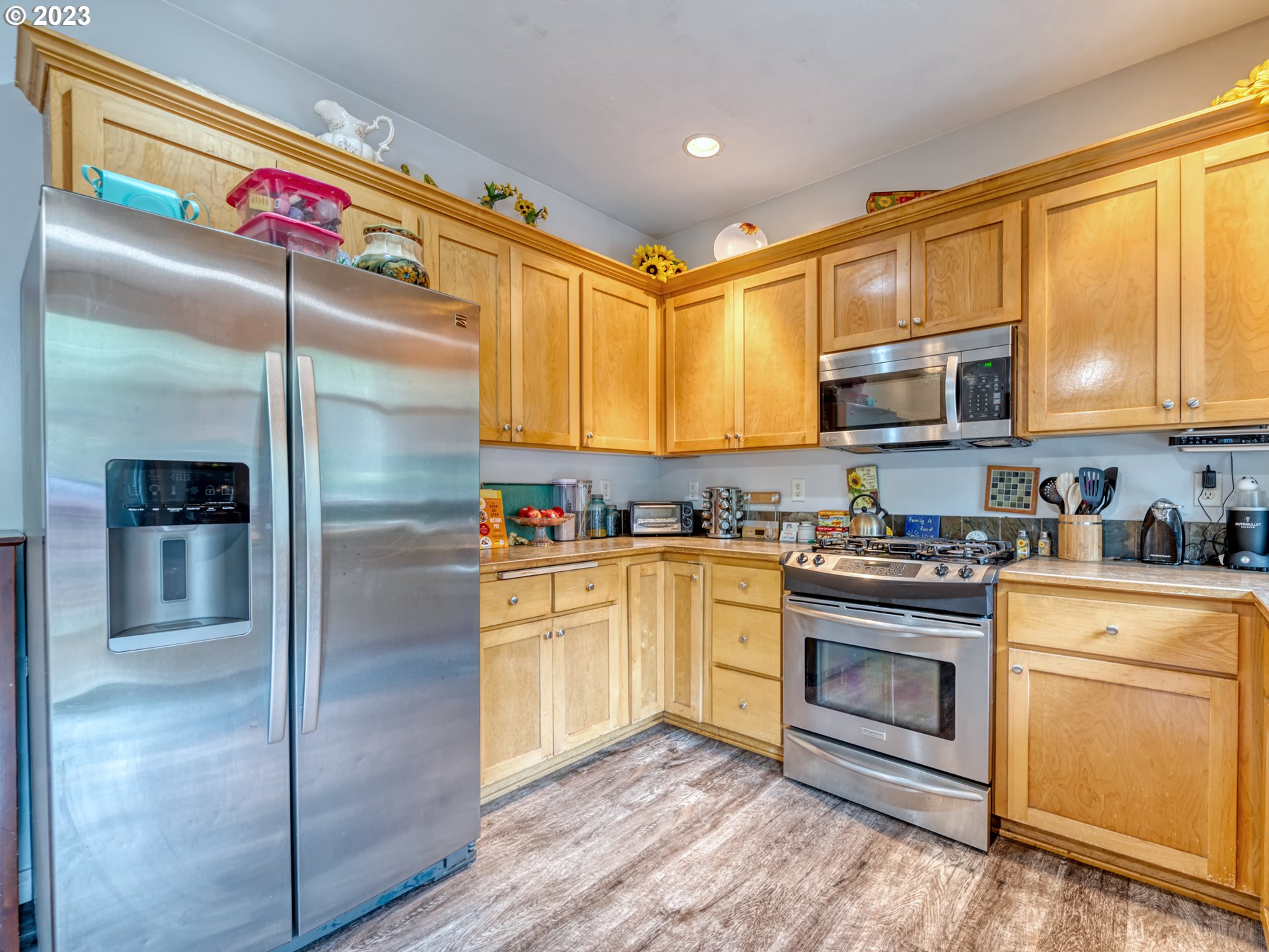 266 South 67th Court Springfield, OR 97478 - Photo 6 of 27 Kitchen