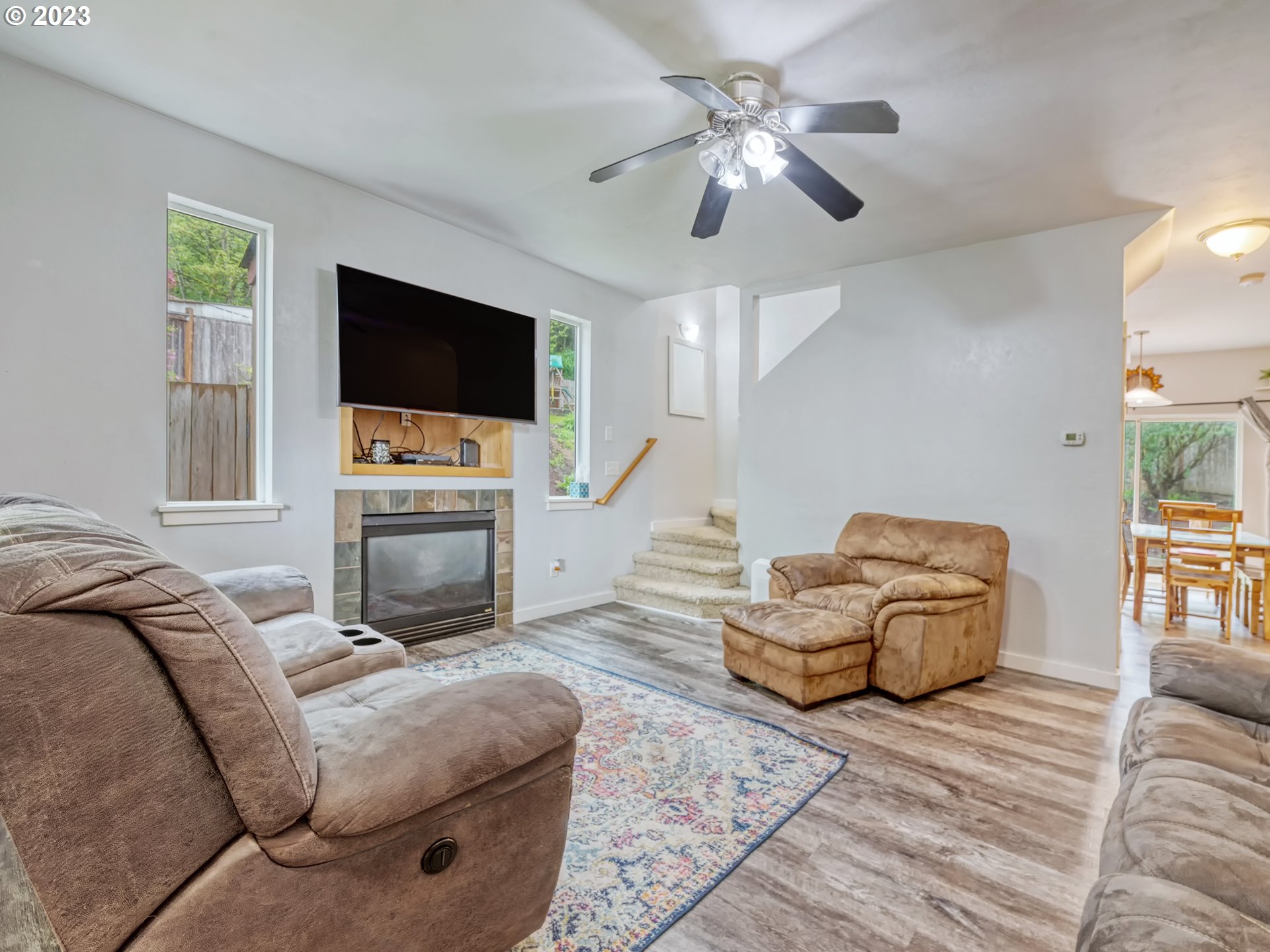 266 South 67th Court Springfield, OR 97478 - Photo 8 of 27 Living Room