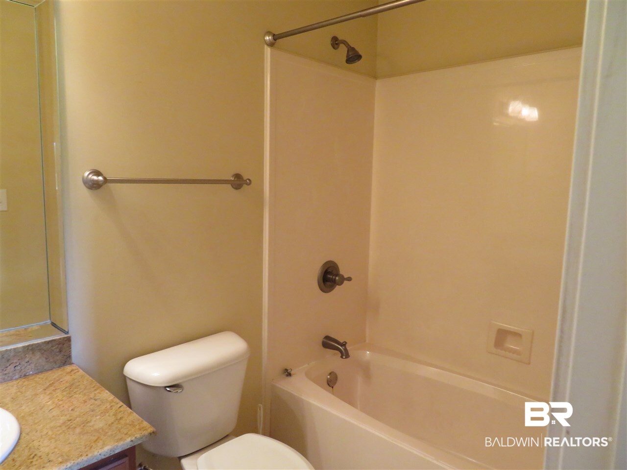 22081 Garland Loop Silverhill, AL 36576 - Photo 18 of 20 Hall Bath