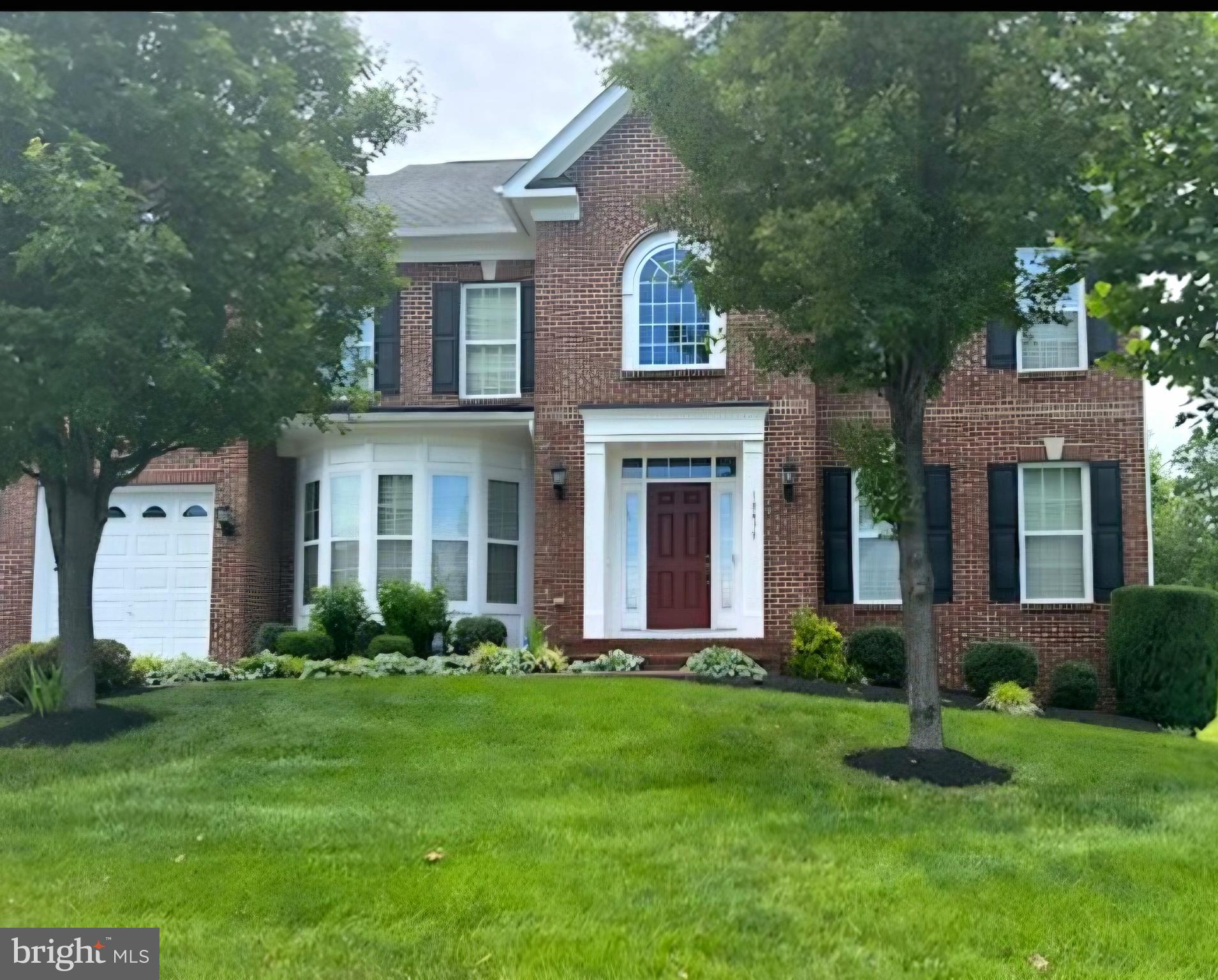 18475 Kerill Road Triangle, VA 22172 - Photo 88 of 99 a front view of a house with a yard and trees