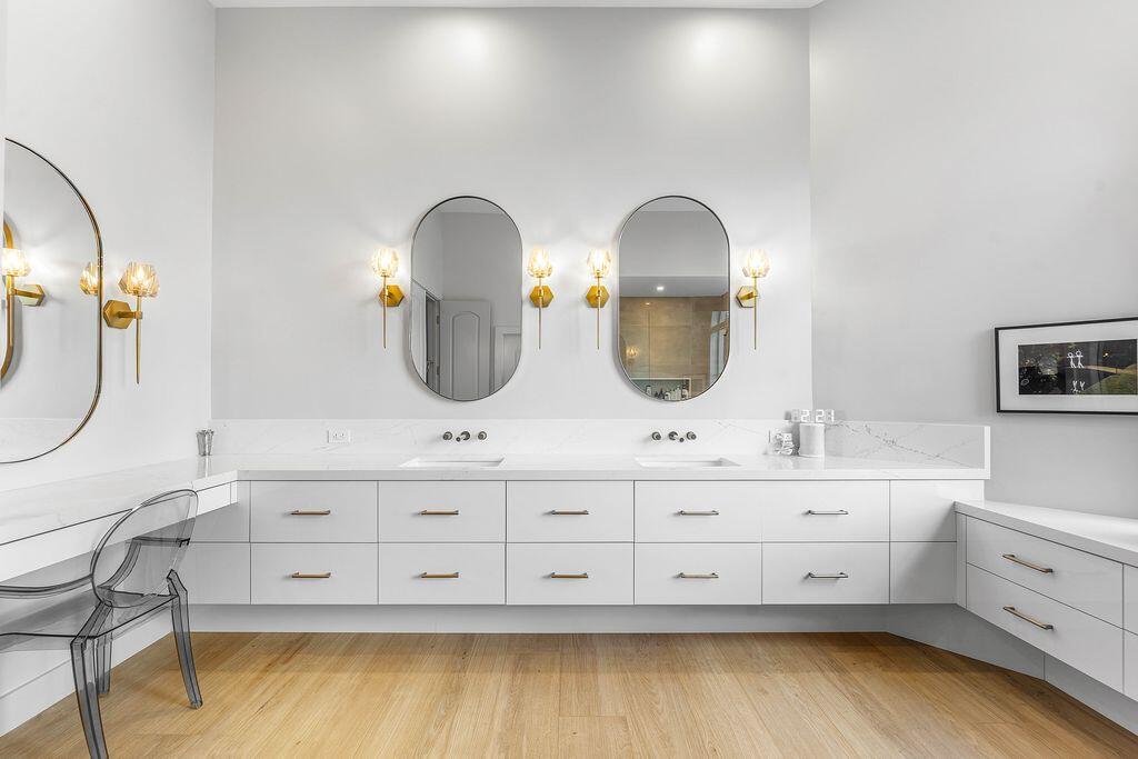 8849 Valhalla Drive Delray Beach, FL 33446 - Photo 23 of 51 Primary Bathroom Sinks