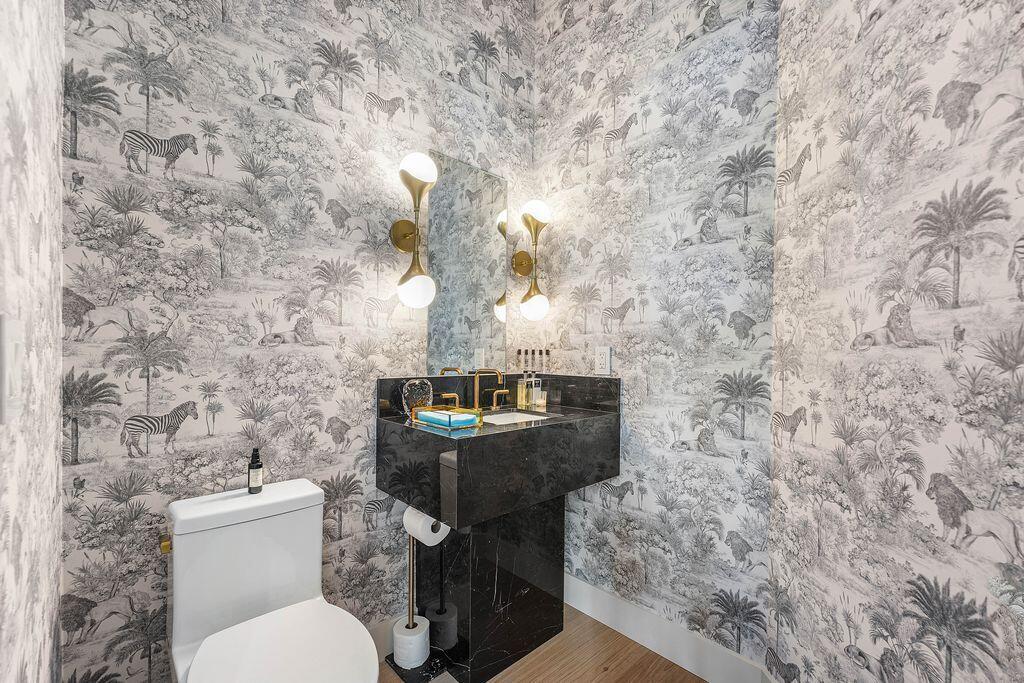 8849 Valhalla Drive Delray Beach, FL 33446 - Photo 25 of 51 Powder Room