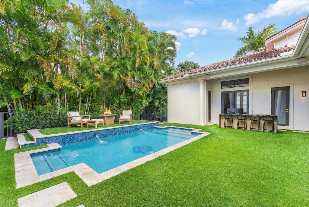 8849 Valhalla Drive Delray Beach, FL 33446 - Photo 4 of 51 Courtyard Pool