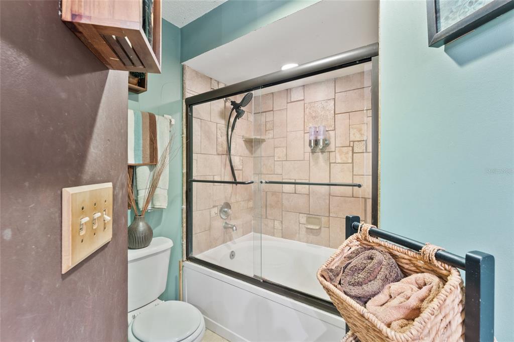 9083 Sable Ridge Court Jacksonville, FL 32244 - Photo 25 of 38 a bathroom with a tub and toilet