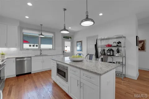 $565,000 | 4327 Swan Avenue, St. Louis, MO 63110