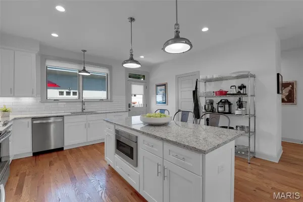 $565,000 | 4327 Swan Avenue, St. Louis, MO 63110