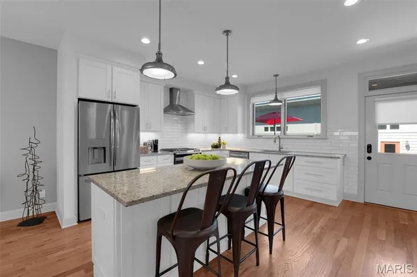 $565,000 | 4327 Swan Avenue, St. Louis, MO 63110