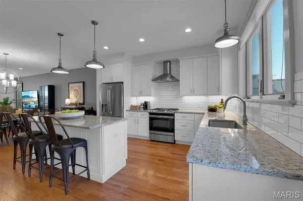 $565,000 | 4327 Swan Avenue, St. Louis, MO 63110